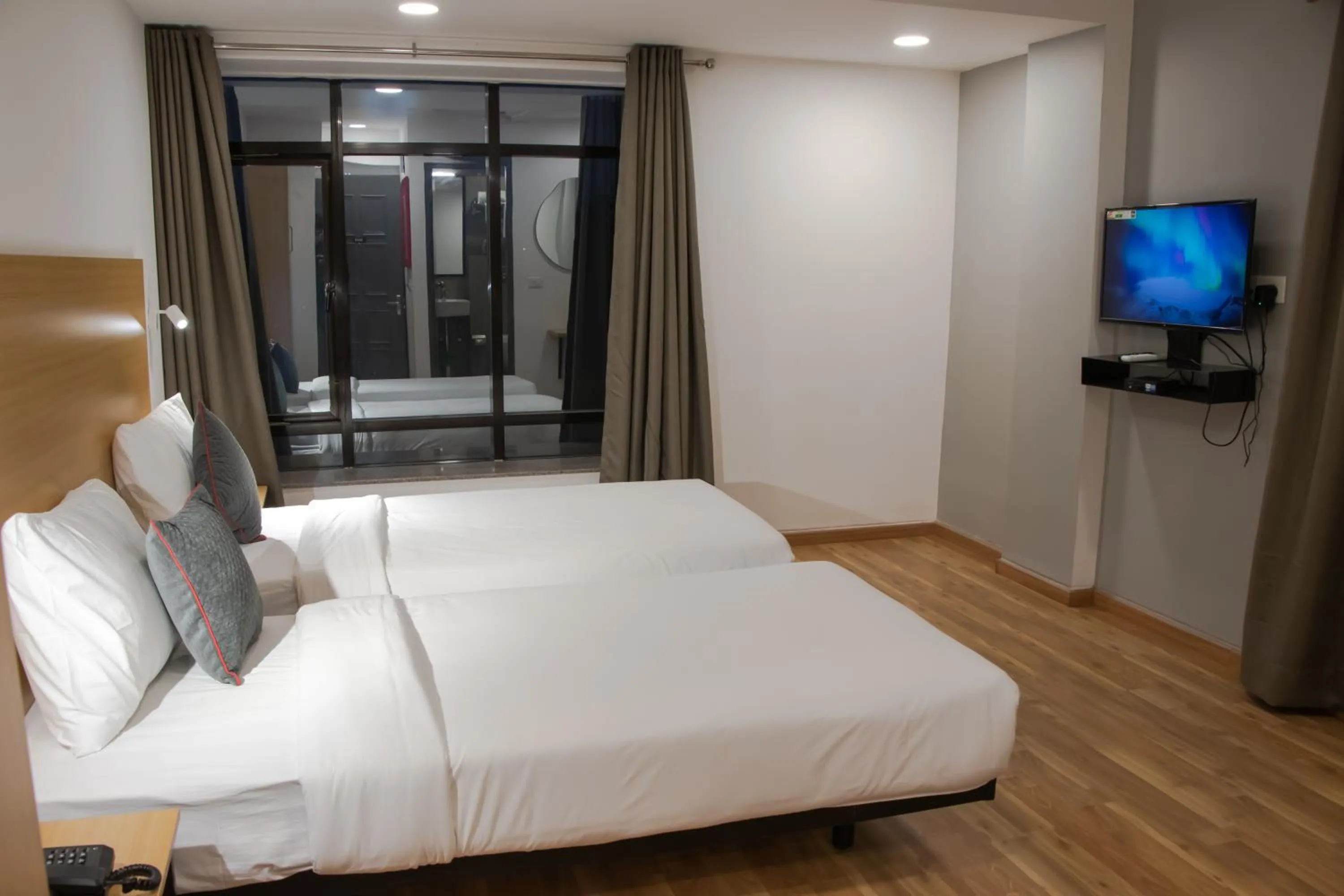 Bedroom, Bed in Grey Oak Hotel