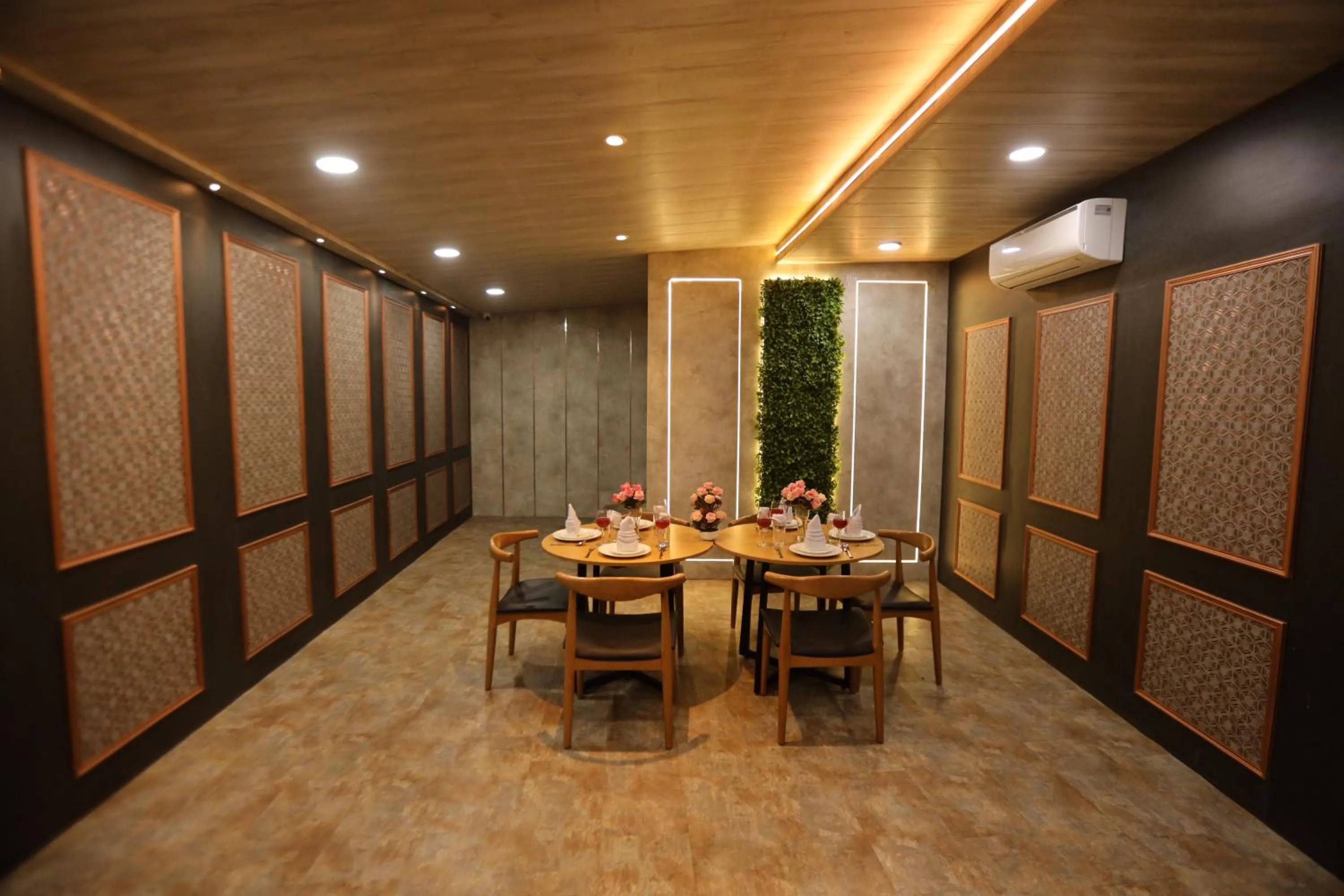 Banquet/Function facilities in Grey Oak Hotel