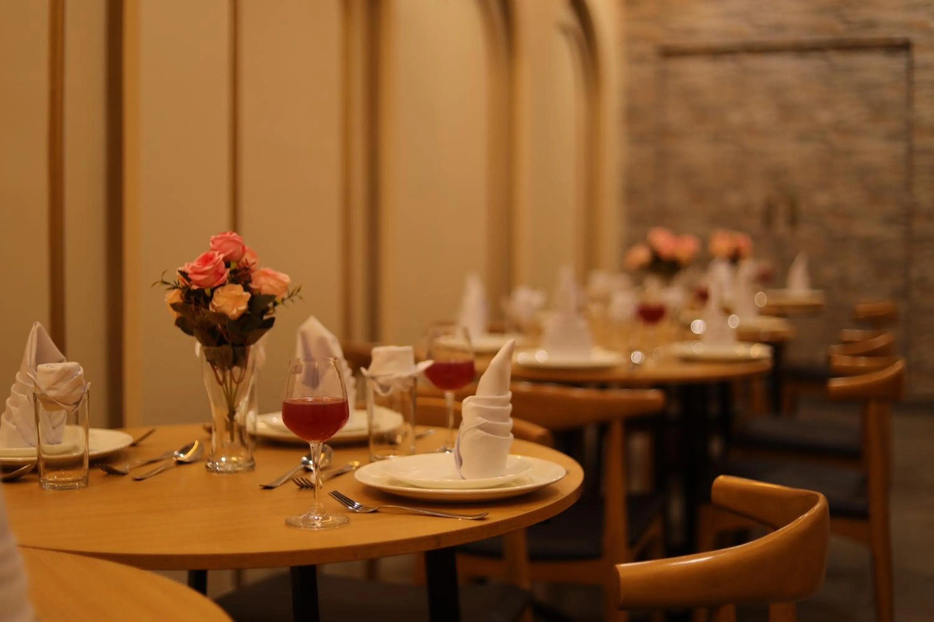 Restaurant/places to eat in Grey Oak Hotel