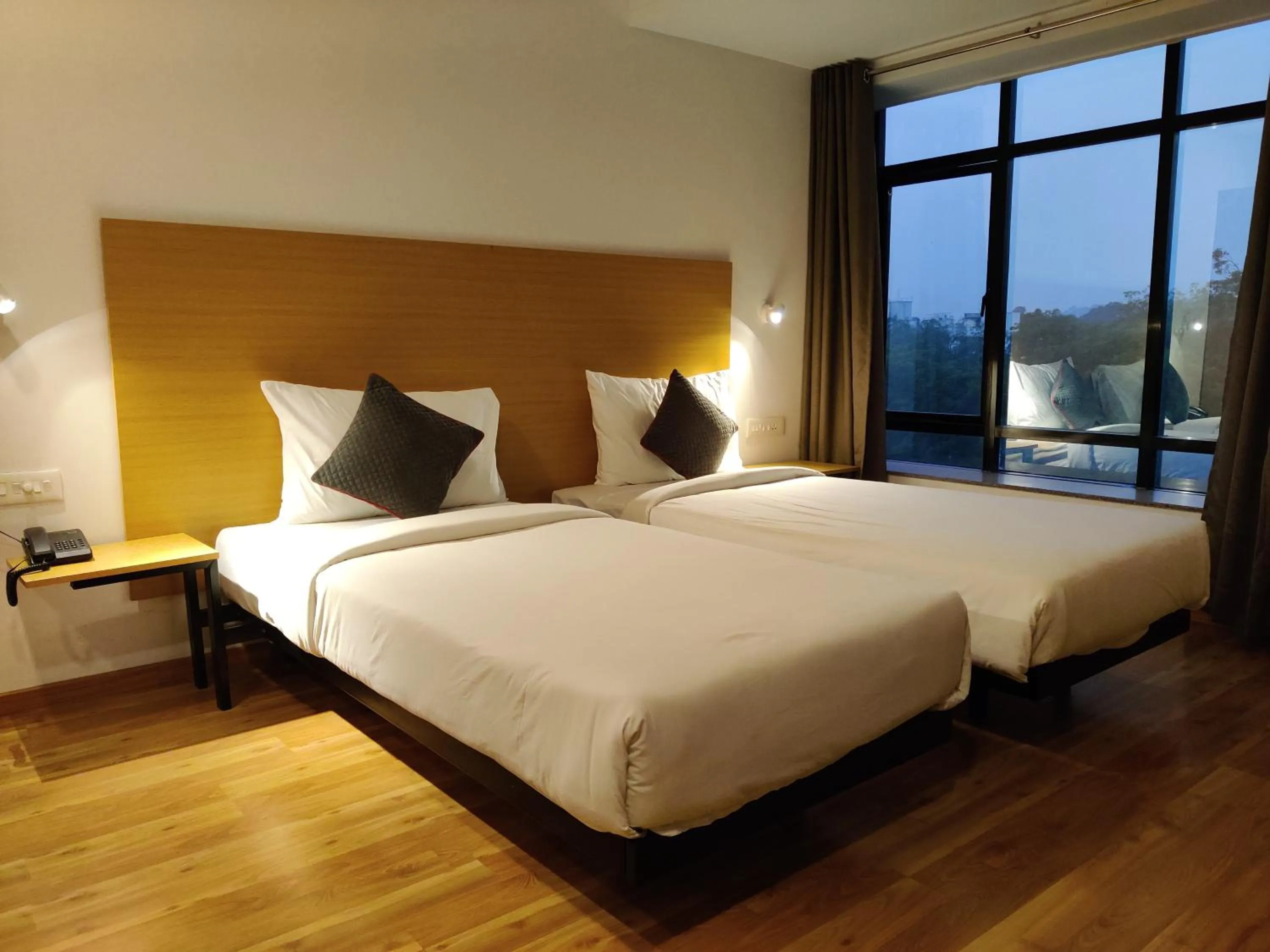 Bedroom, Bed in Grey Oak Hotel