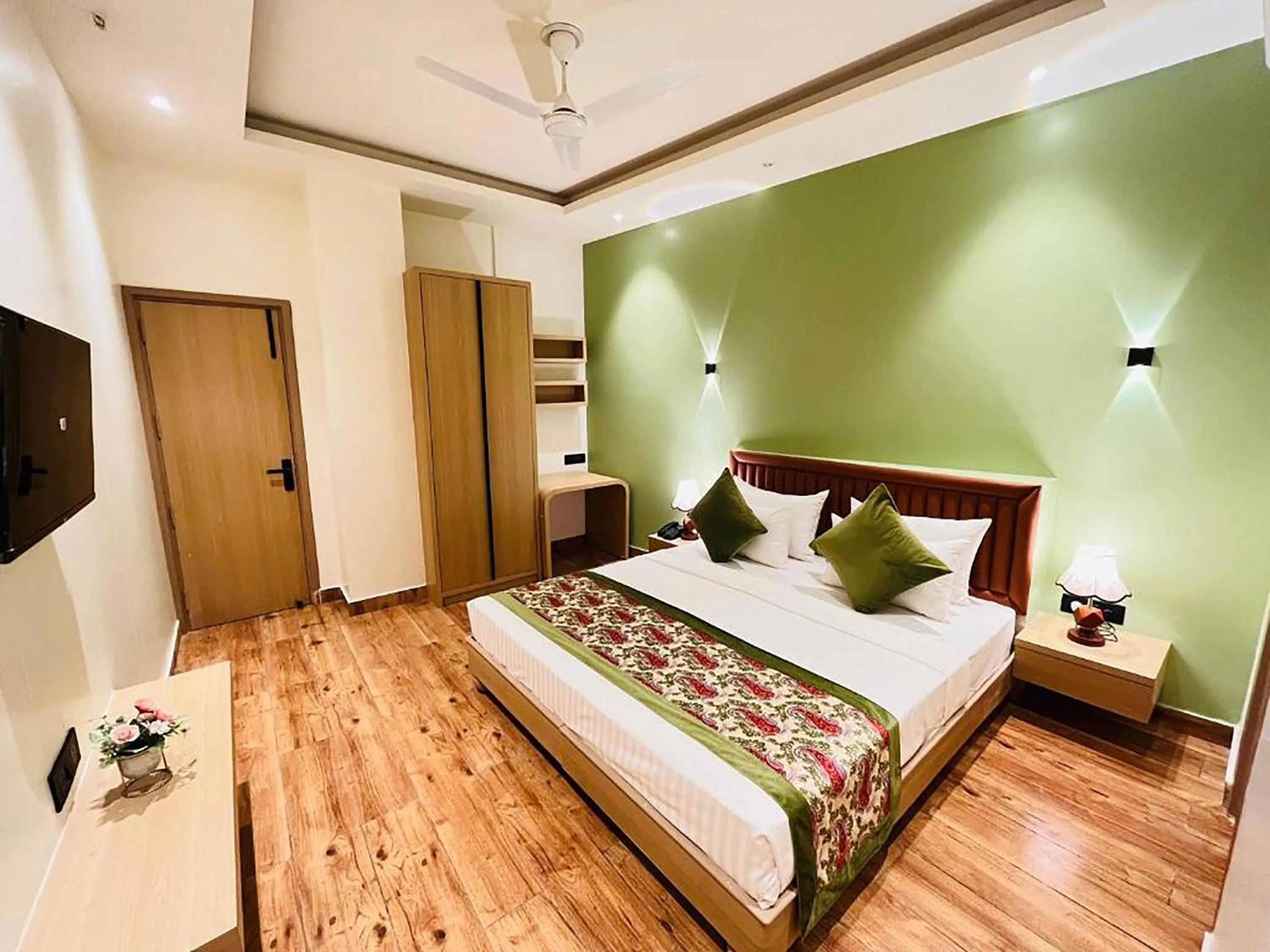 TV and multimedia in Hotel Punj E Tara Anand Vihar Vaishali Ghaziabad