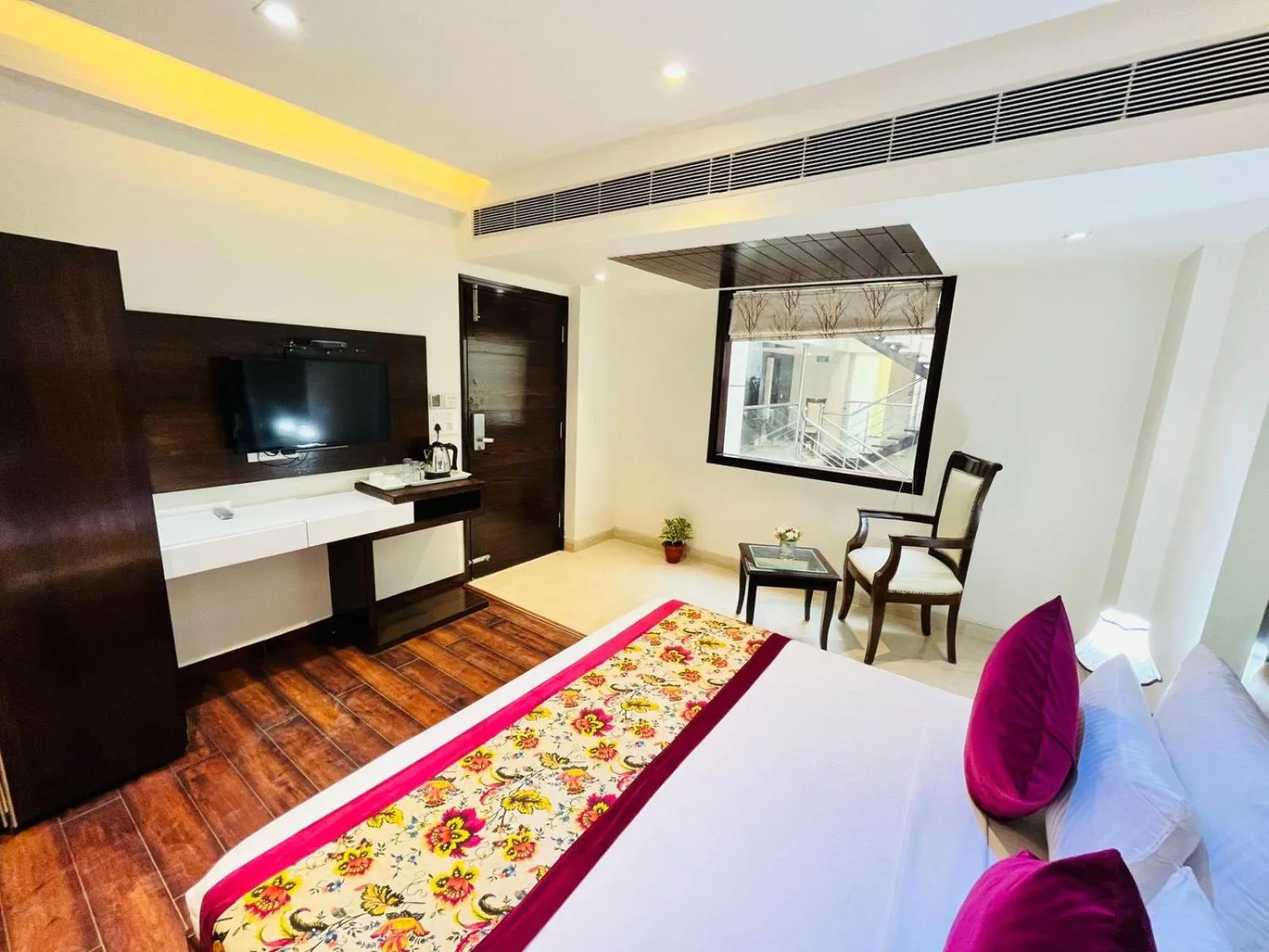 Communal lounge/ TV room in Hotel Grand Stay