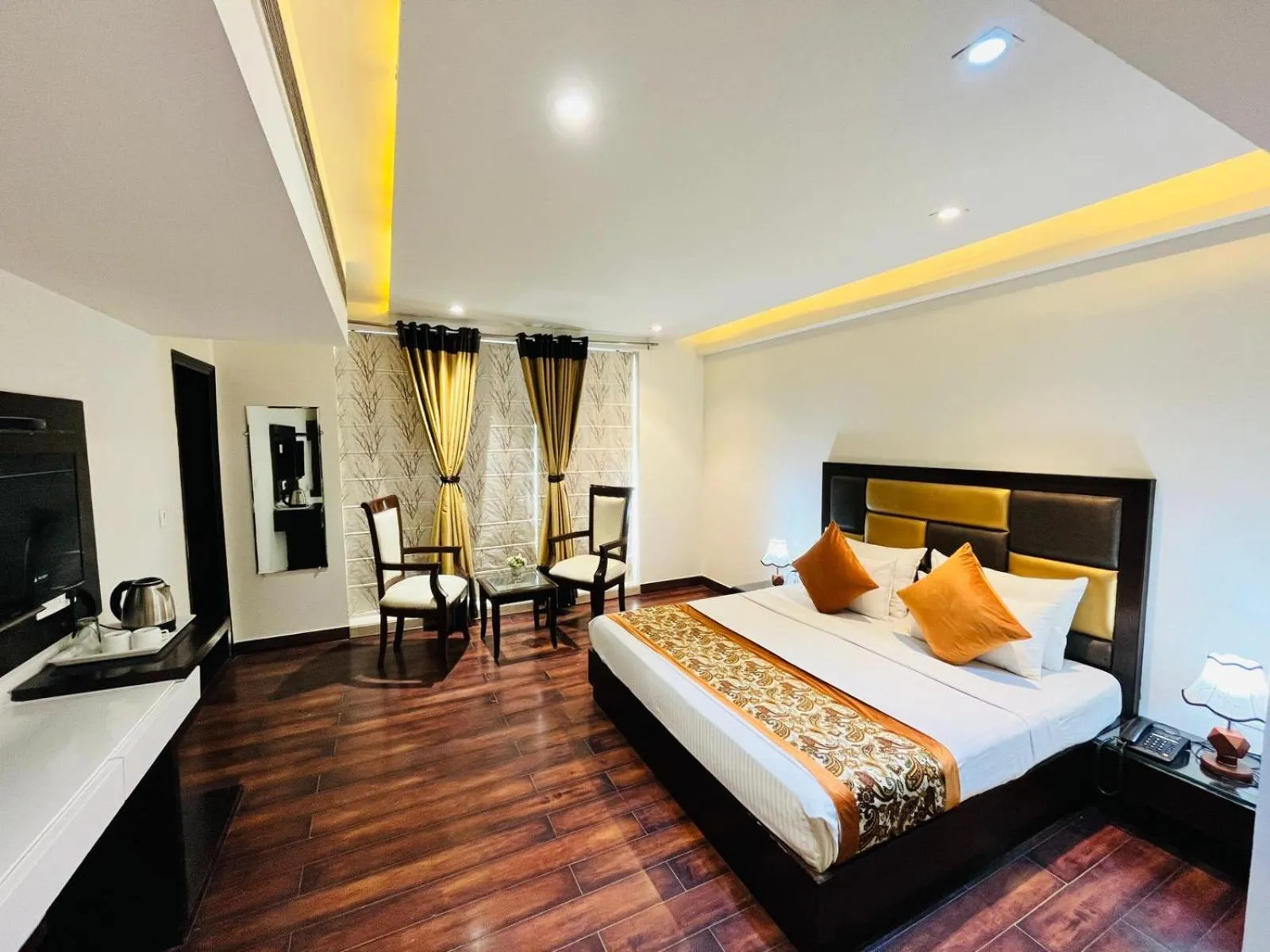 Communal lounge/ TV room in Hotel Grand Stay