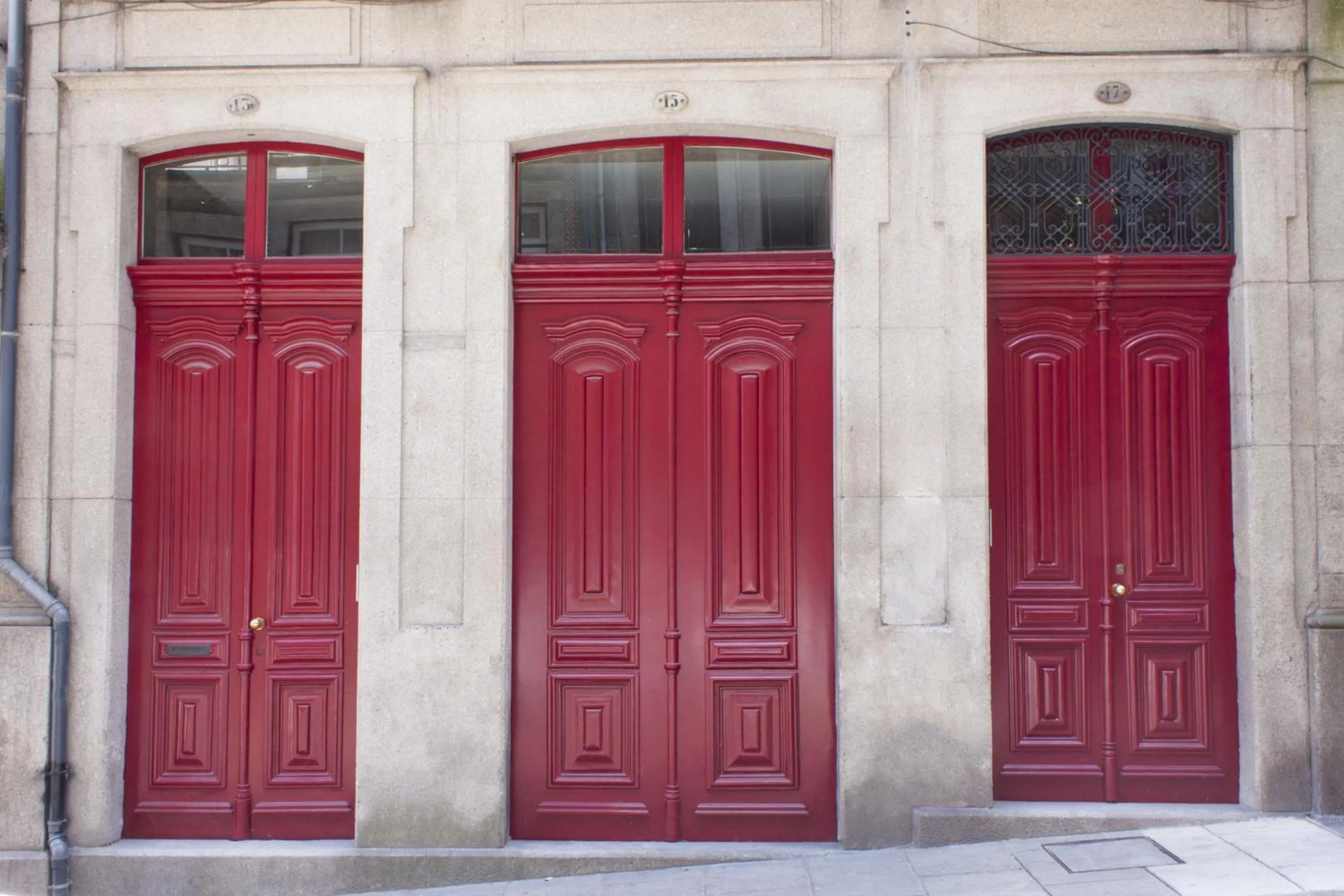 Facade/entrance in Being Porto Hostel