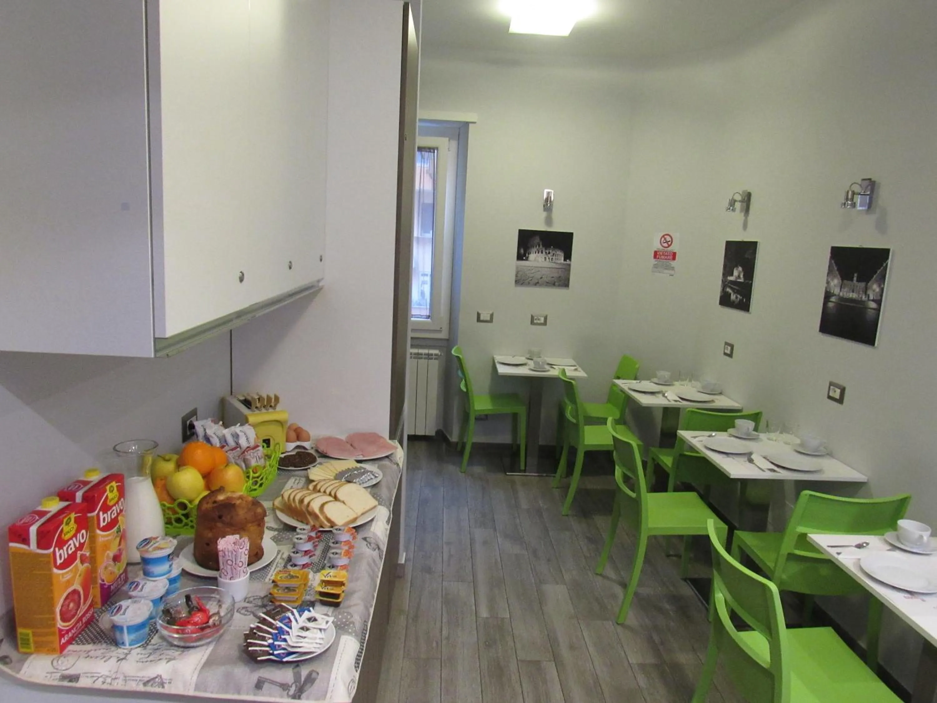 Breakfast, Restaurant/Places to Eat in Pianeta Roma