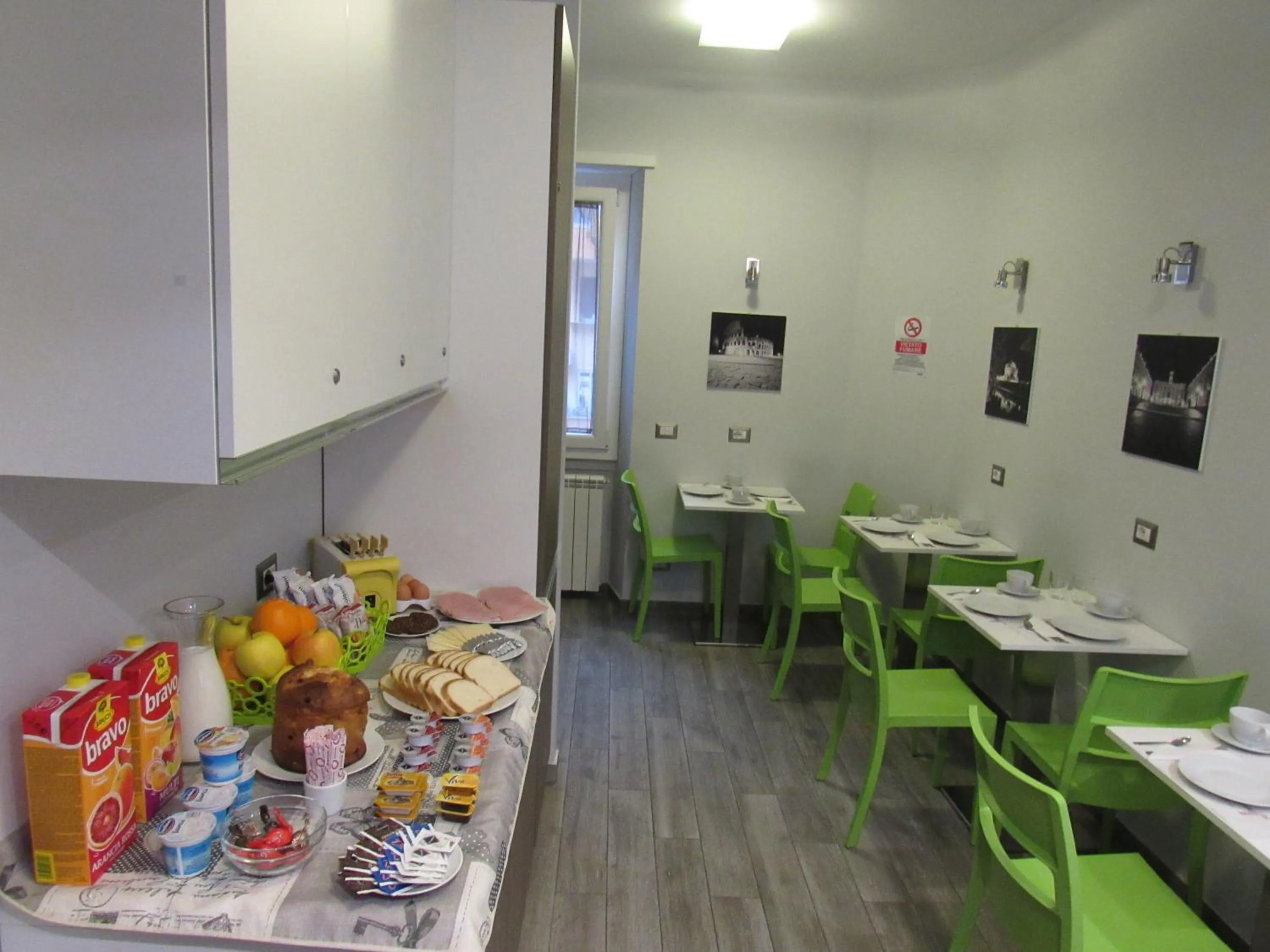 Breakfast, Restaurant/Places to Eat in Pianeta Roma