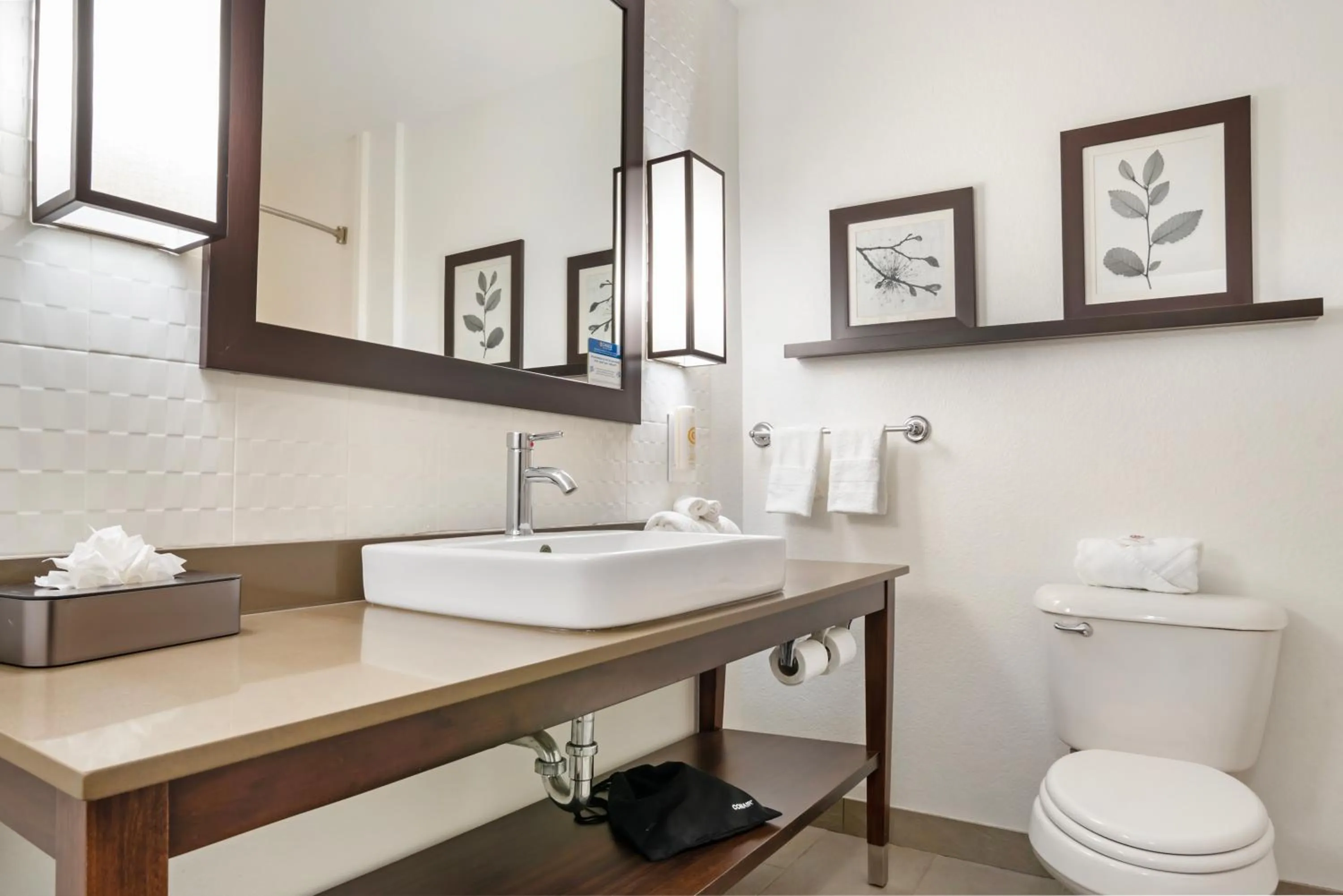 Bathroom in Comfort Inn & Suites Slidell - New Orleans Area