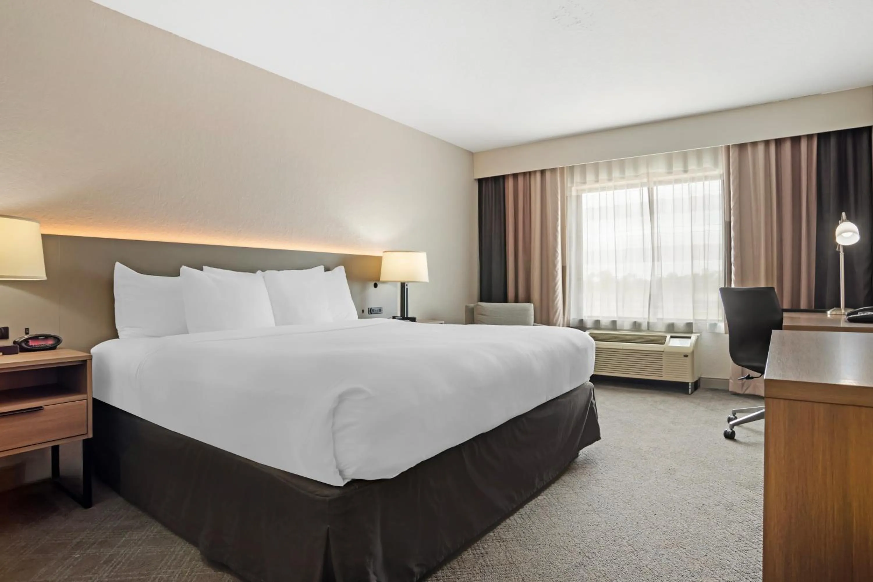 Bedroom, Bed in Comfort Inn & Suites Slidell - New Orleans Area