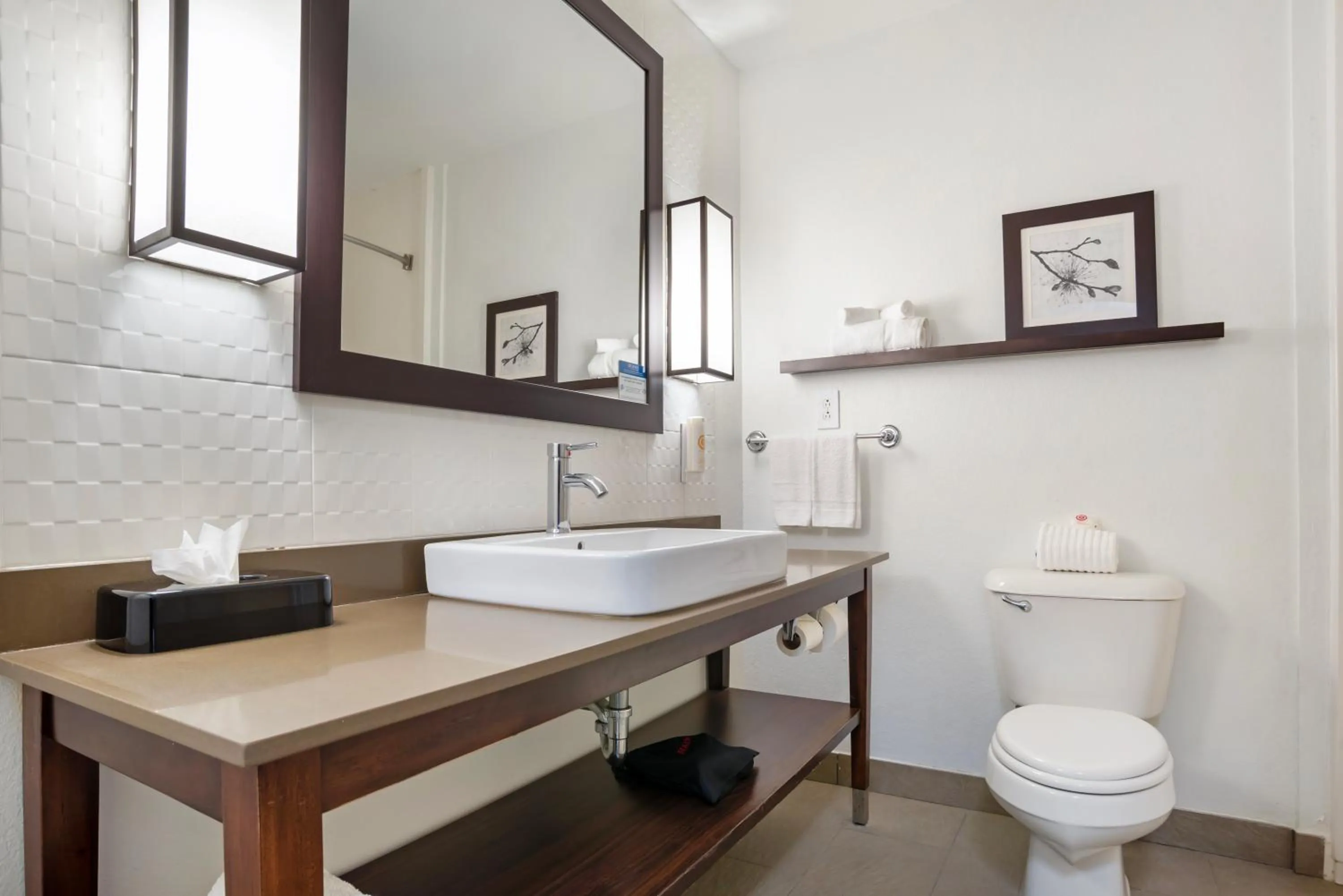 Bathroom in Comfort Inn & Suites Slidell - New Orleans Area