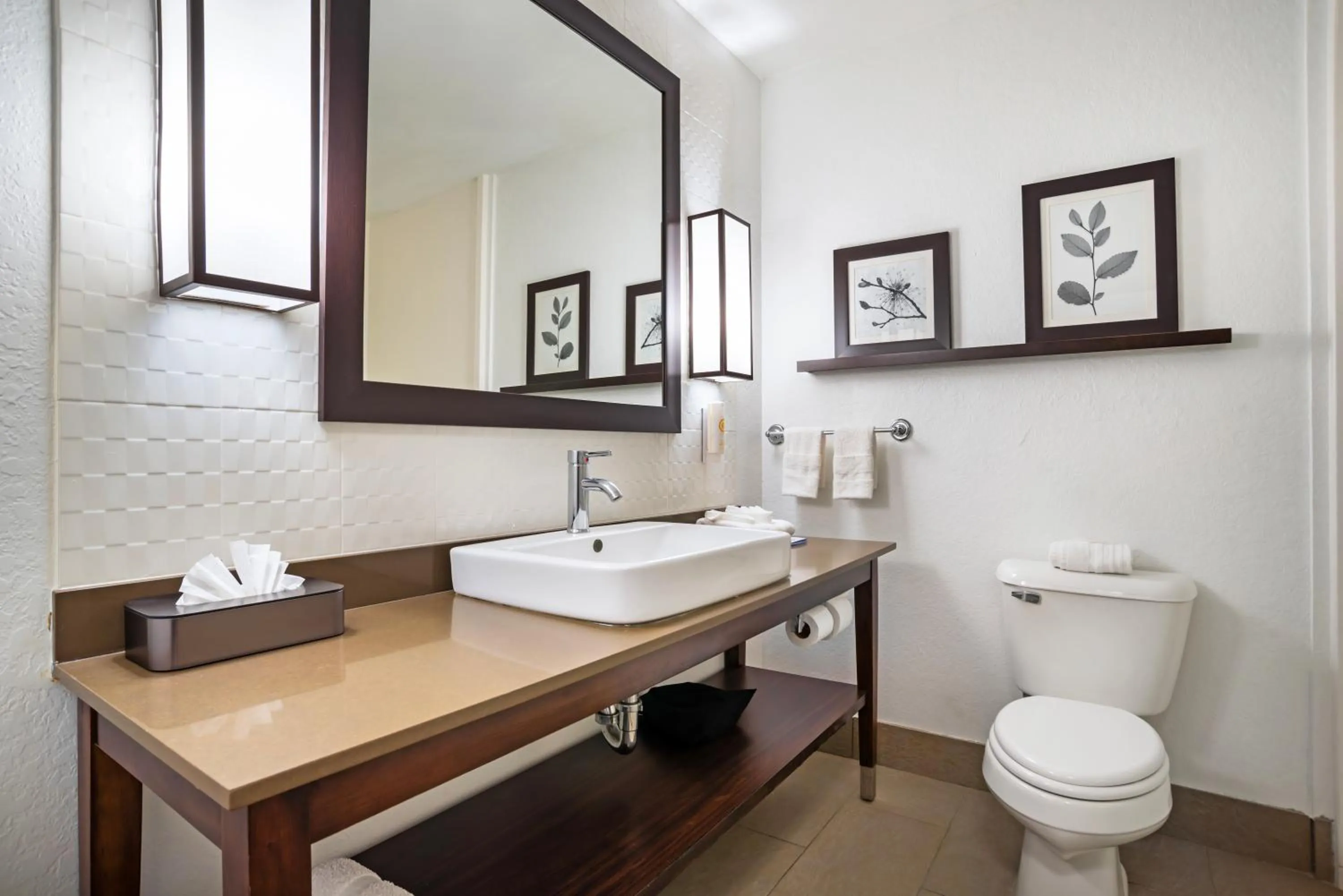 Bathroom in Comfort Inn & Suites Slidell - New Orleans Area