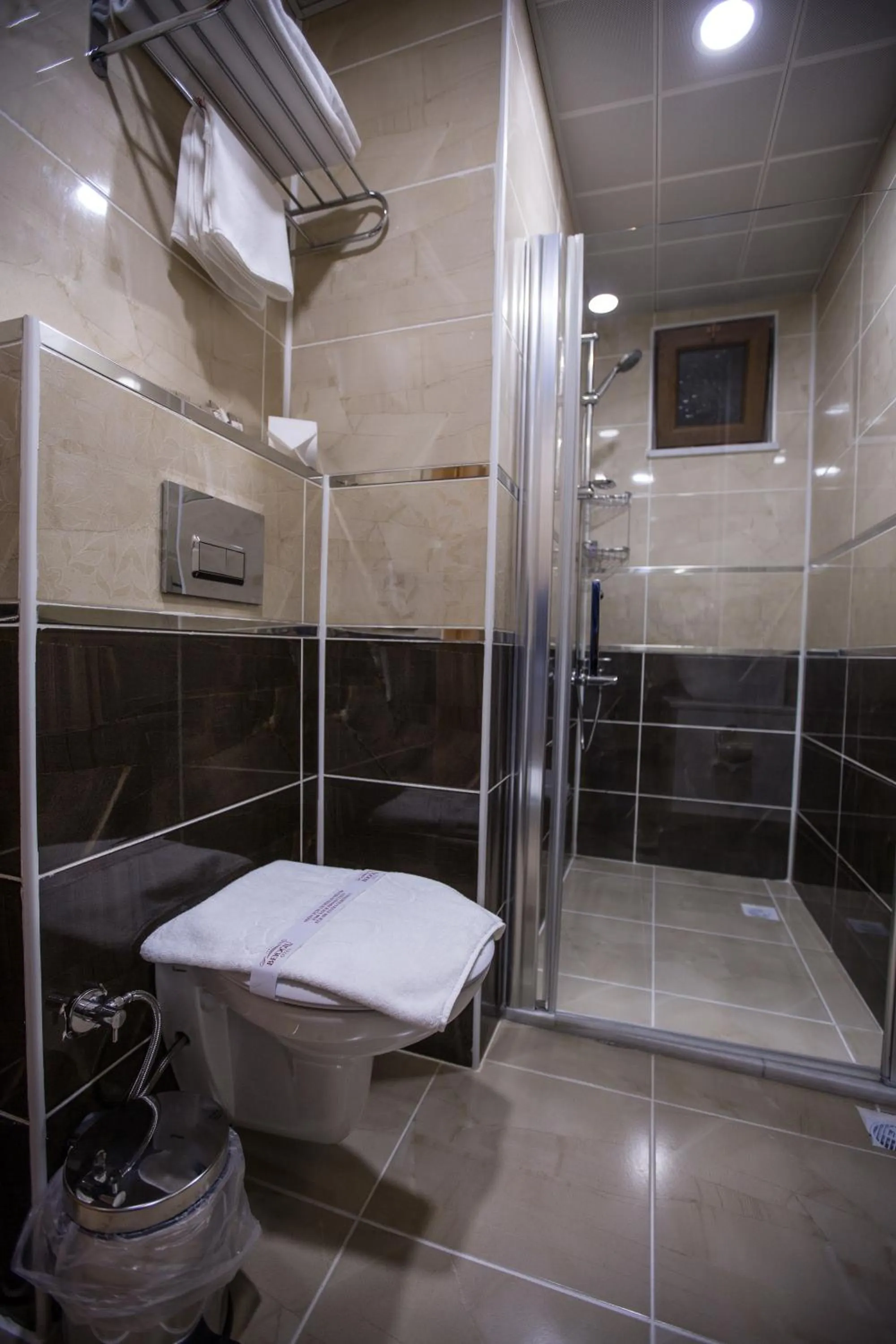 Bathroom in Payidar Hotel