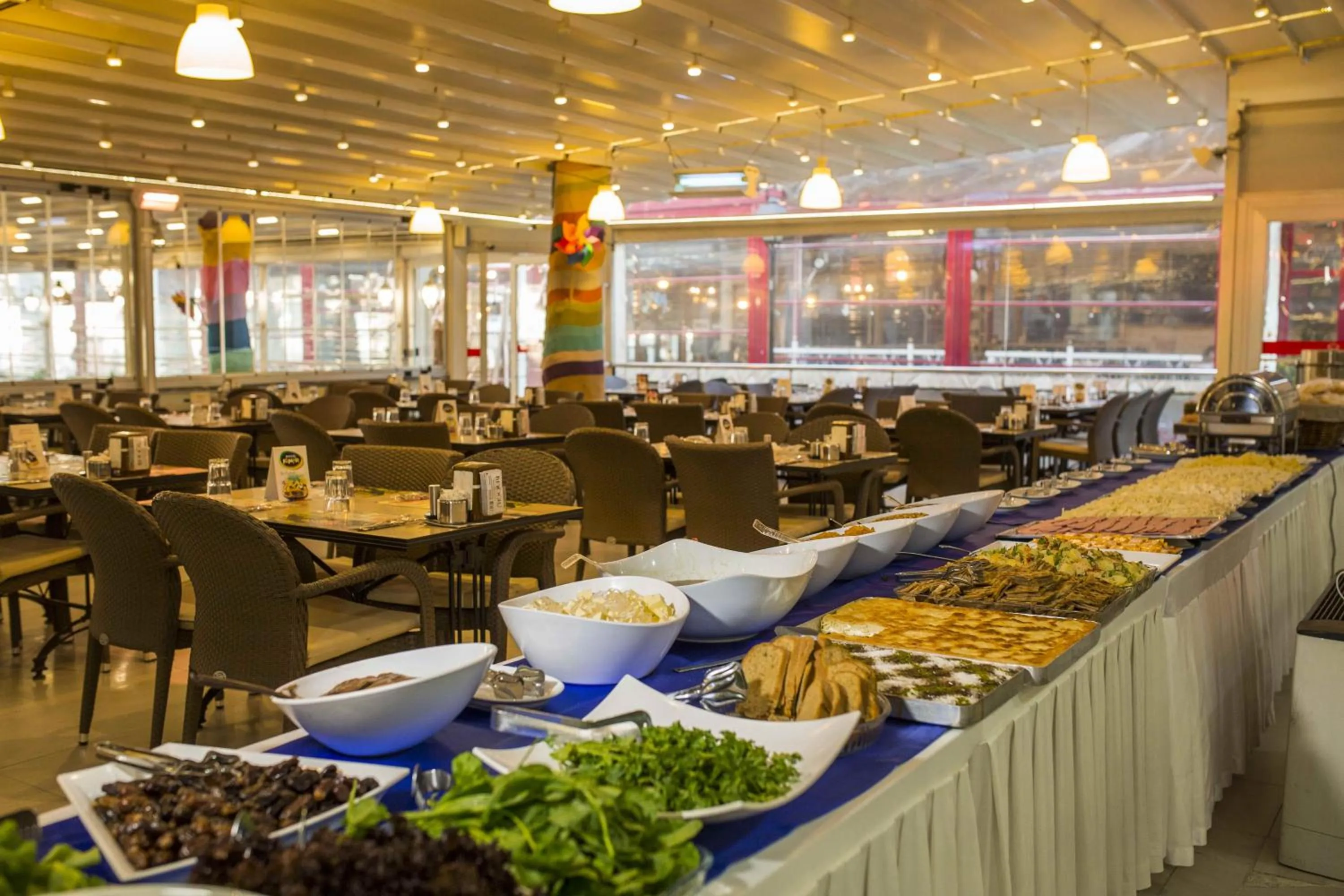 Restaurant/places to eat in Payidar Hotel