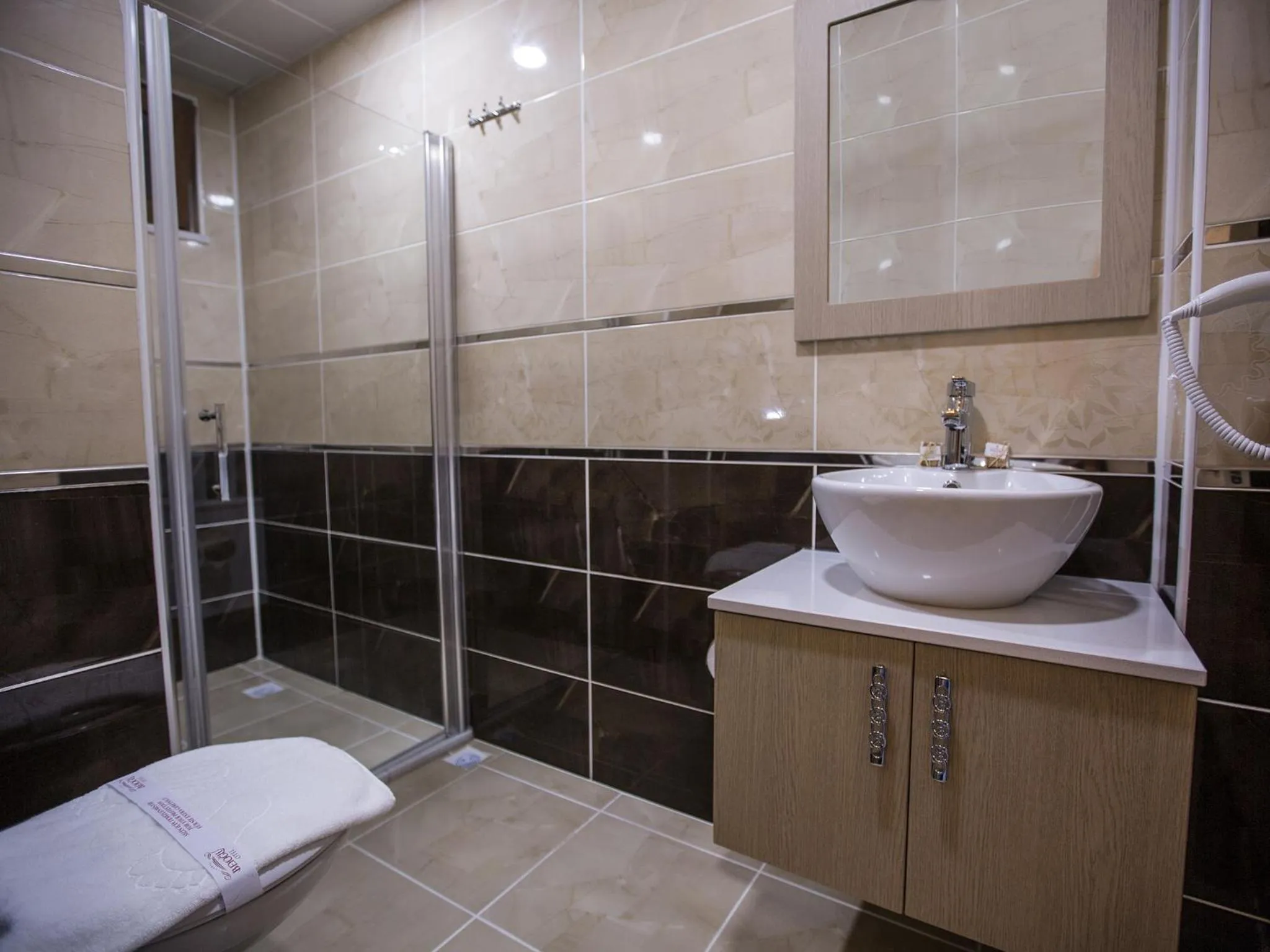 Bathroom in Payidar Hotel