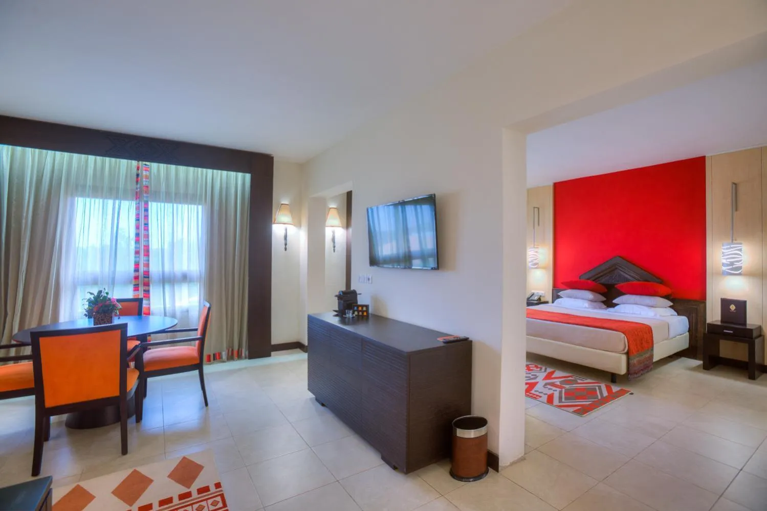 Communal lounge/ TV room, Bed in Azalaï Hôtel Bamako