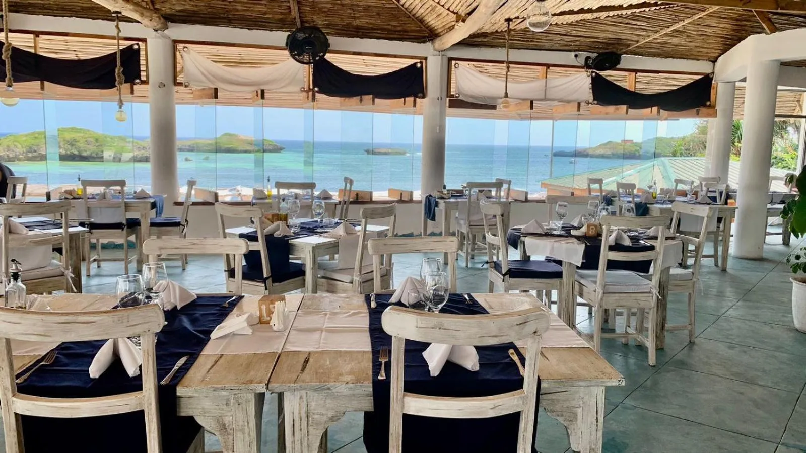 Restaurant/places to eat in Lily Palm Resort