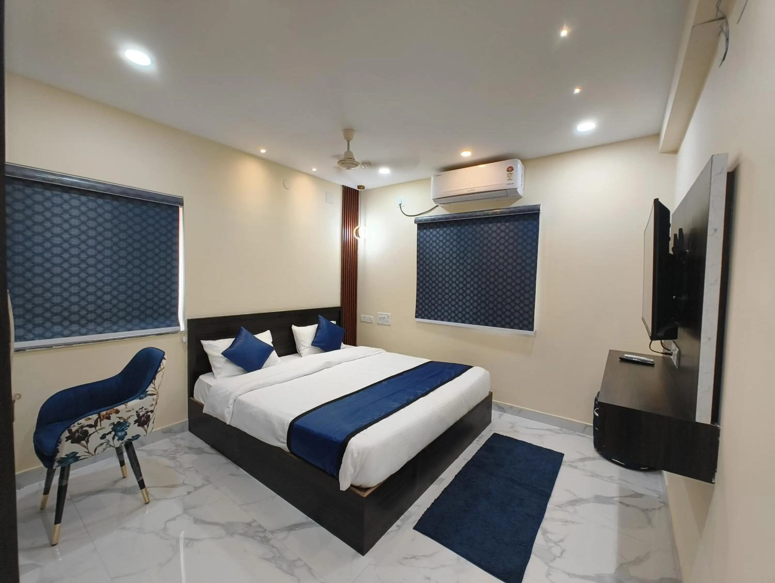 Photo of the whole room, Bed in Livotel Premium Hotel