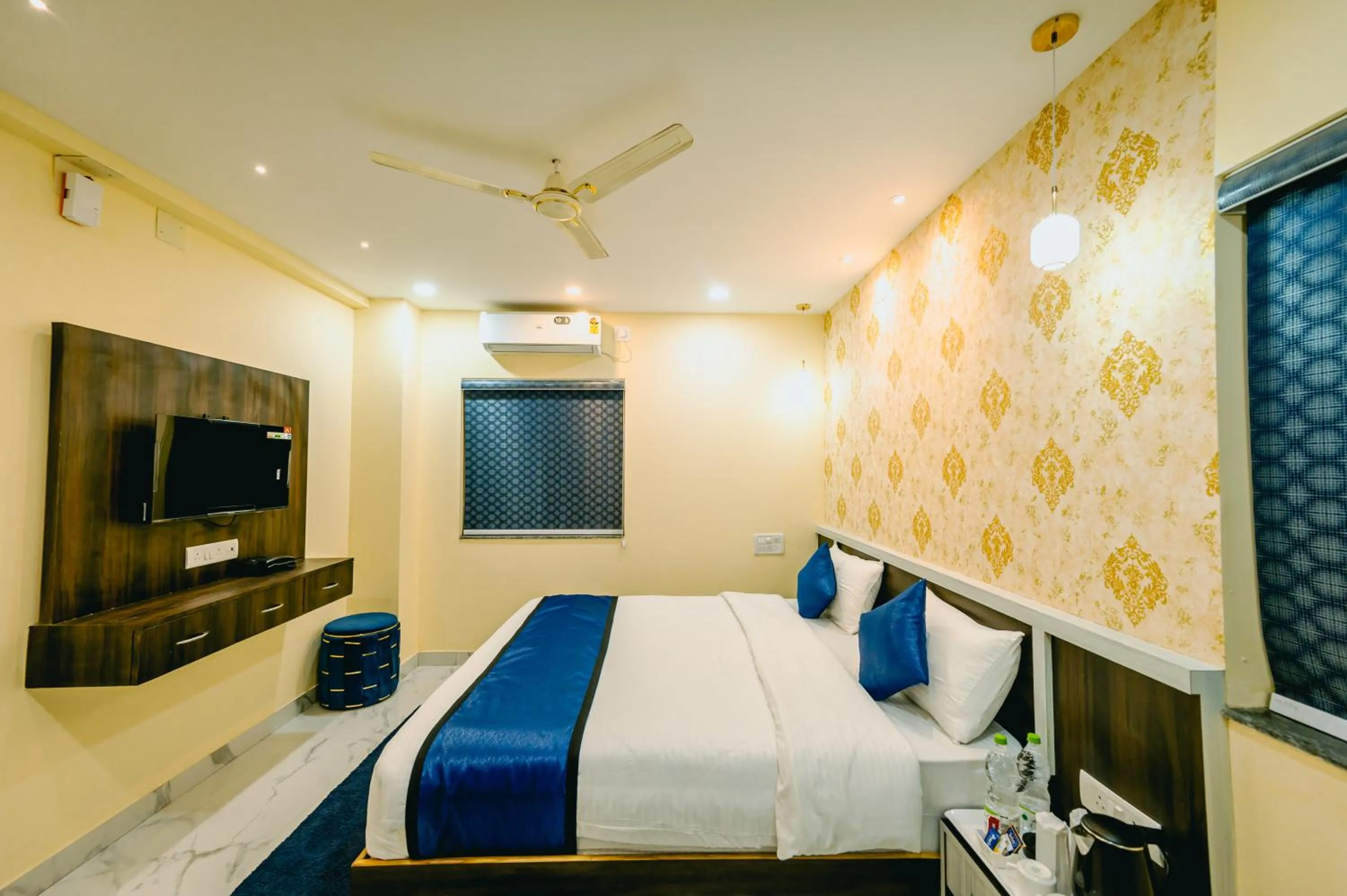 Bed in Livotel Premium Hotel