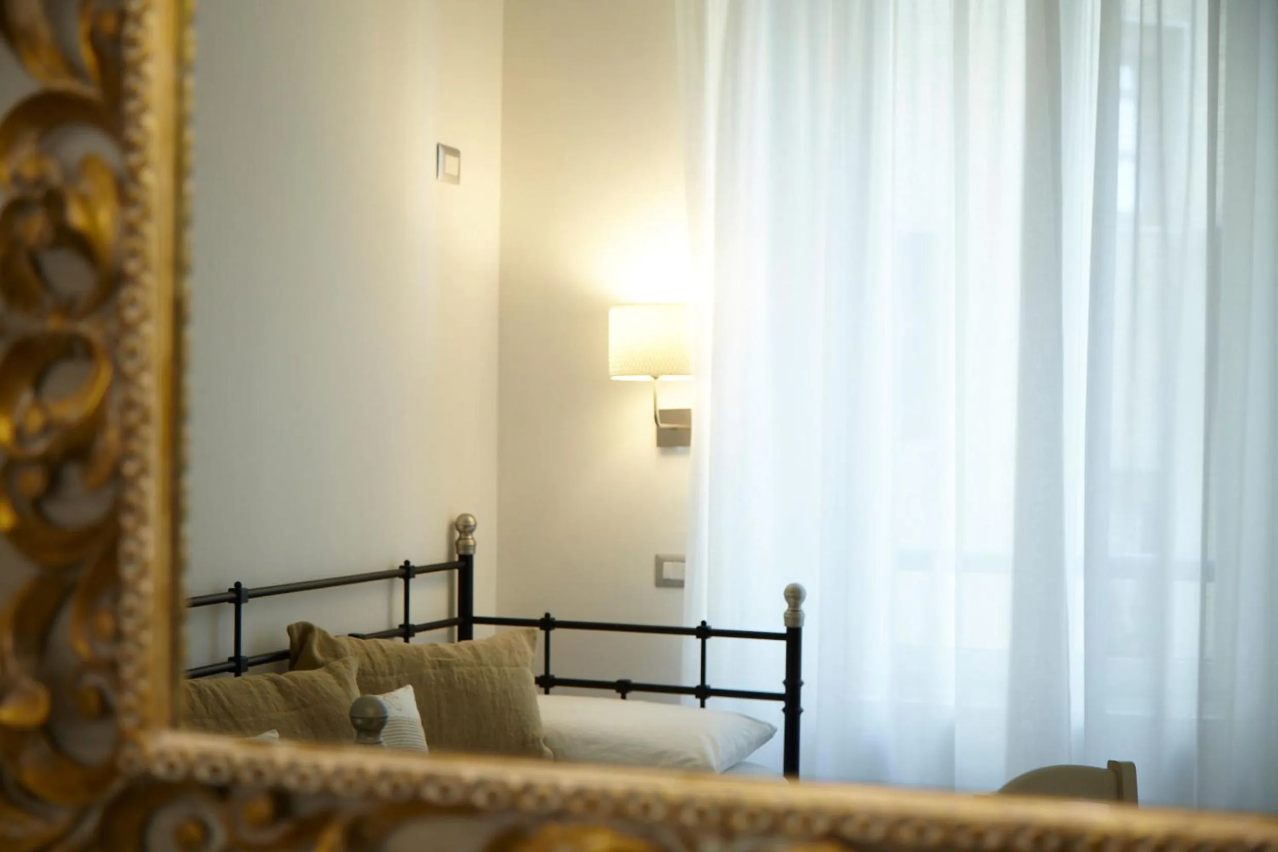 Decorative detail, Bed in Affittacamere Arosio