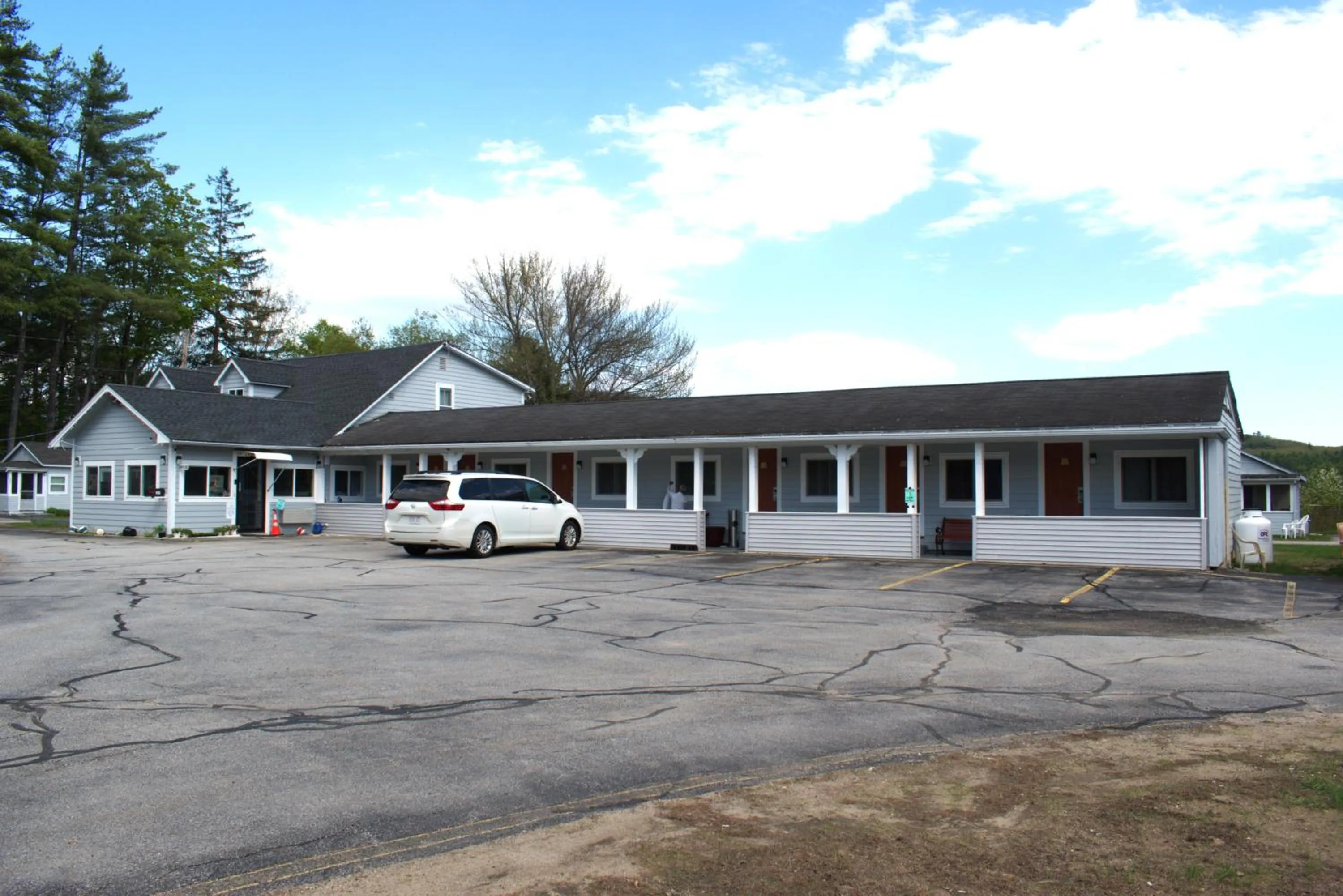 Property building in Pilgrim Inn & Cottages