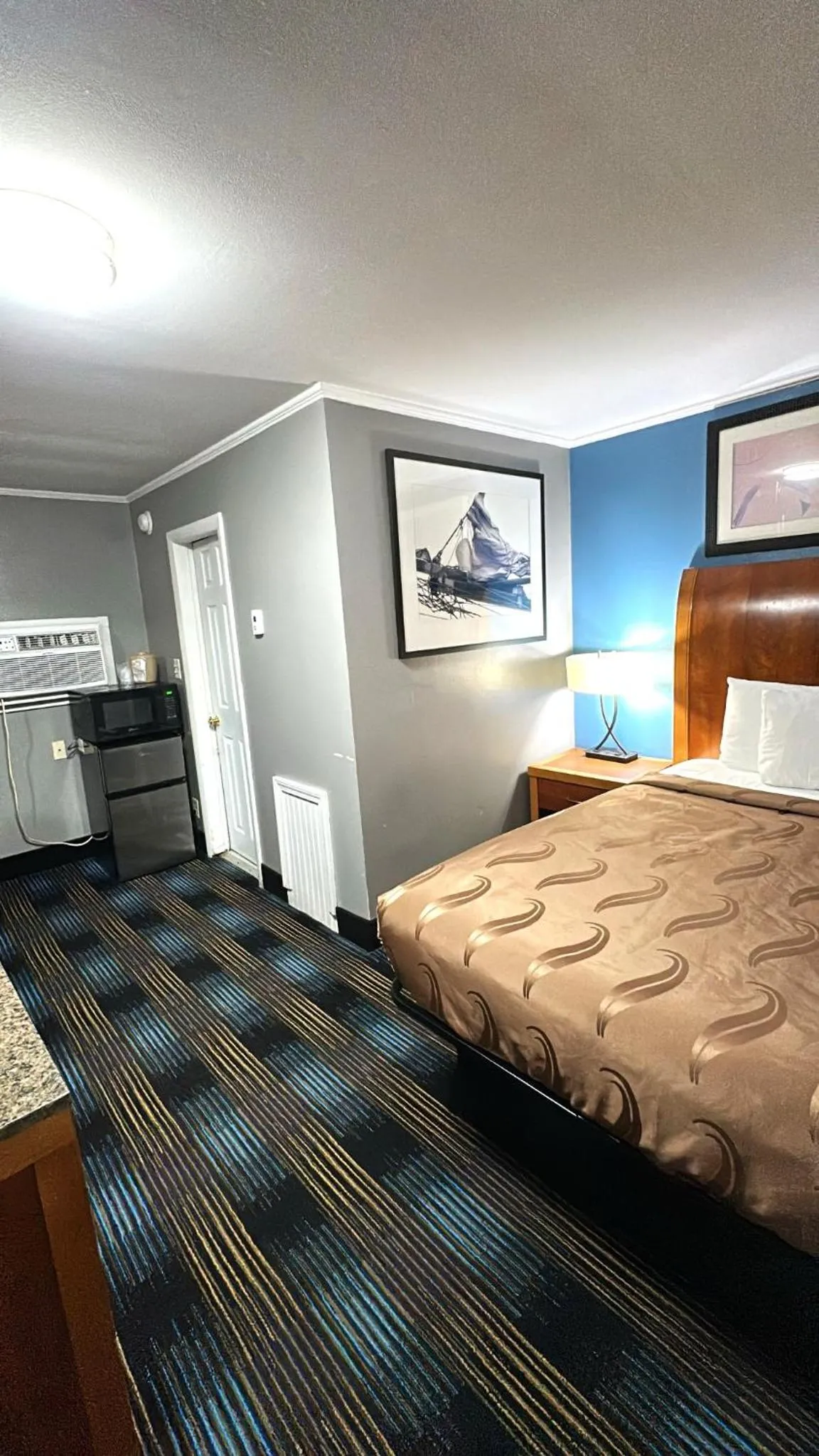 Bed in Pilgrim Inn & Cottages