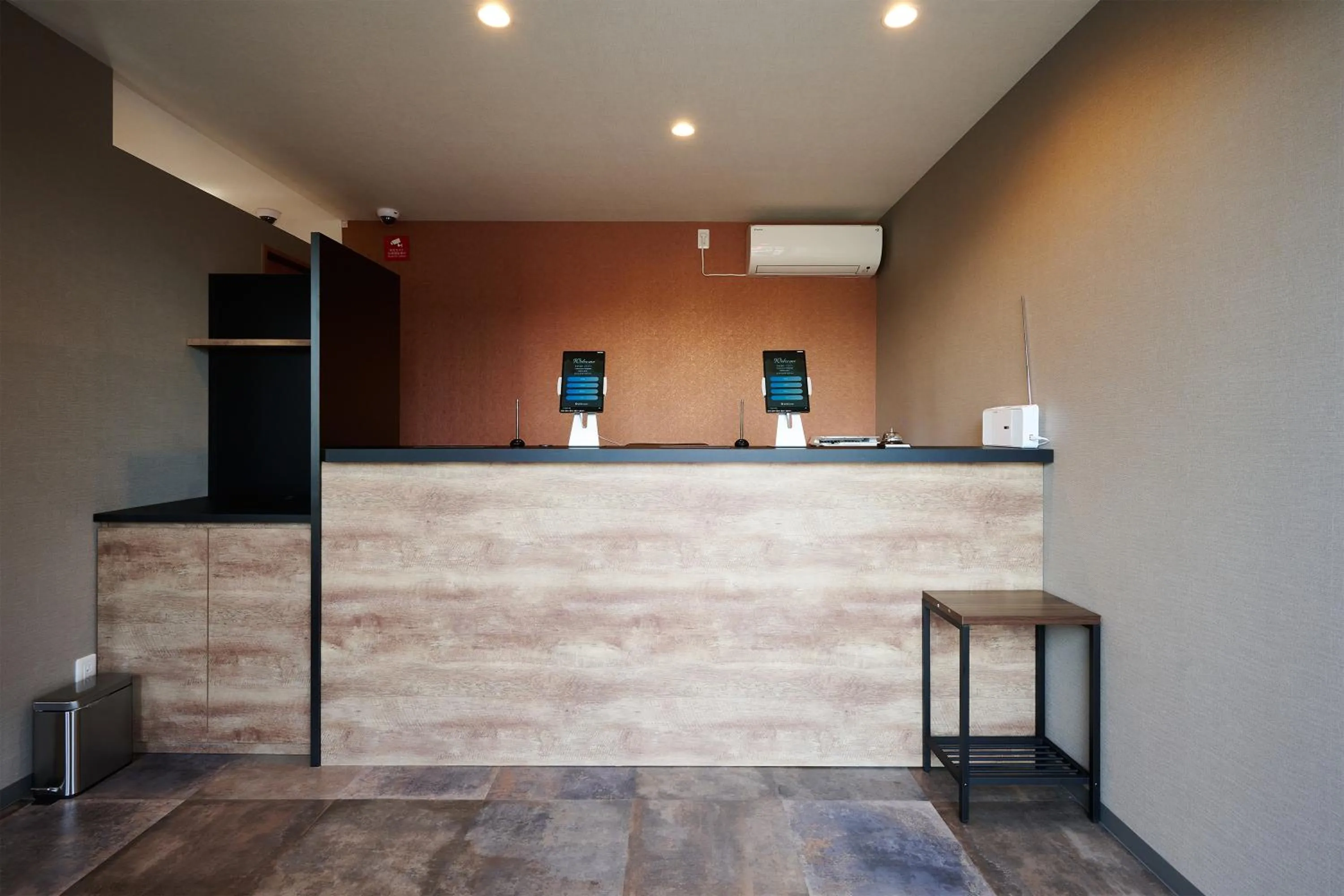 Lobby or reception in HOTEL R9 The Yard Mokaaramachi