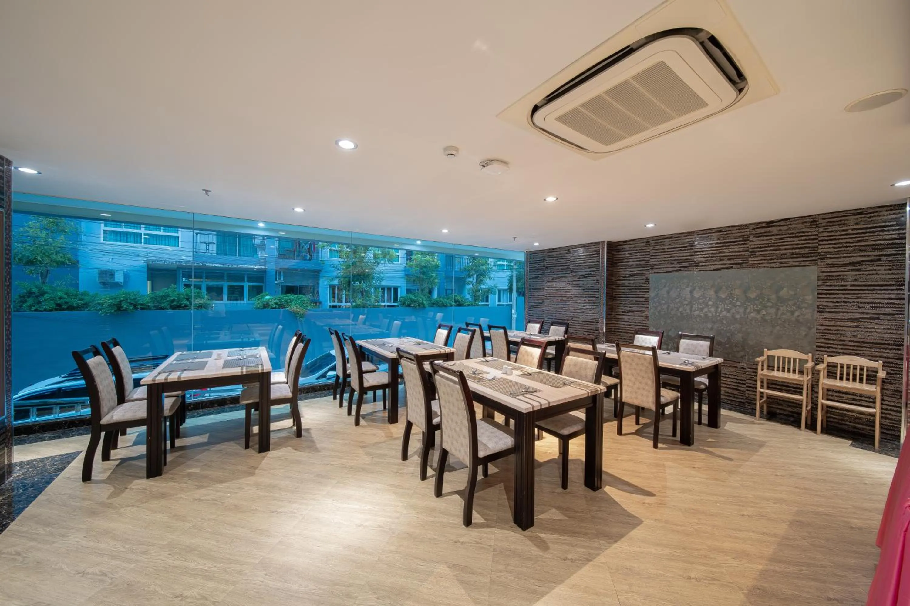 Restaurant/places to eat in Royal Prince Resort Pattaya