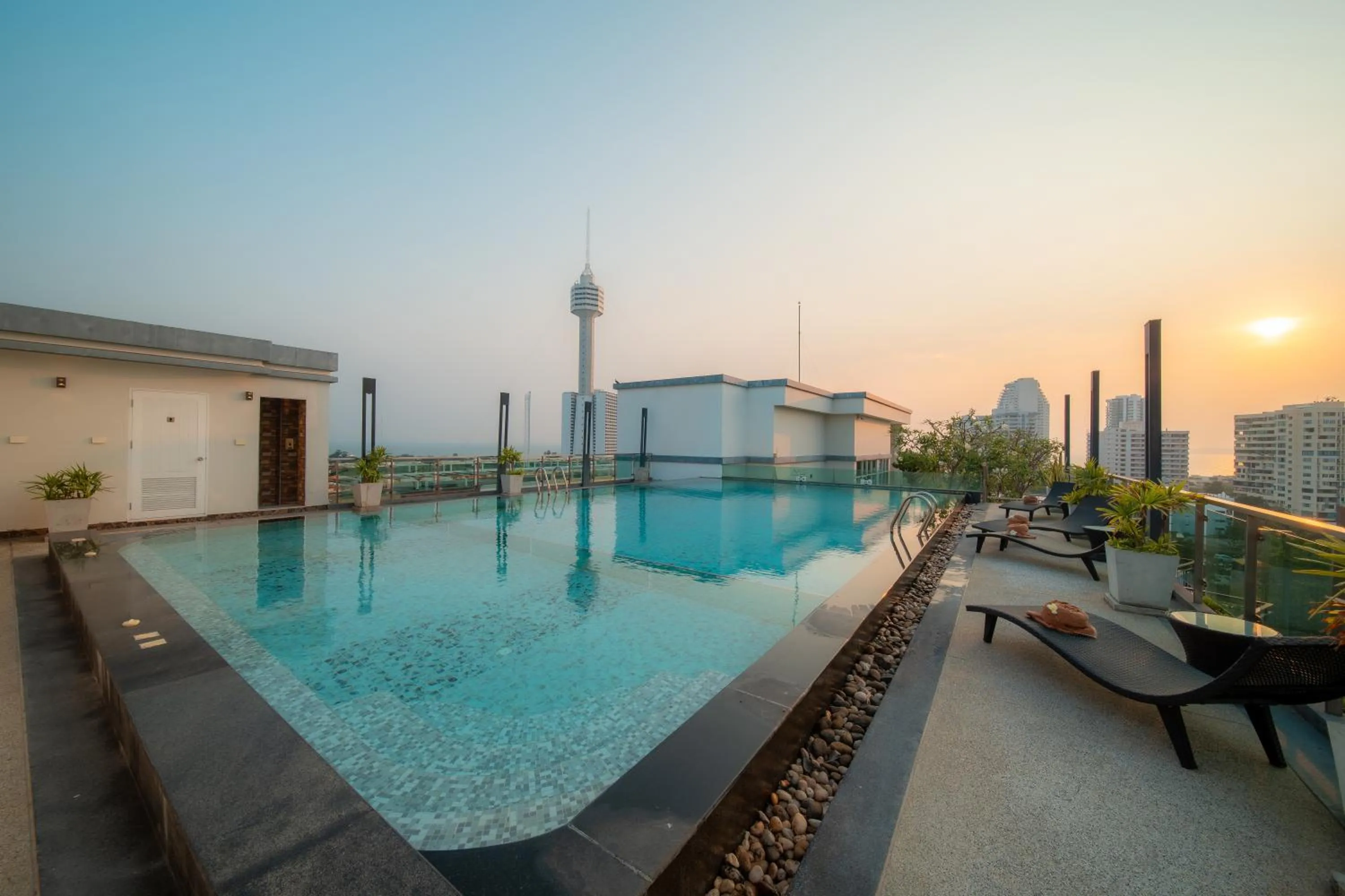 Swimming pool in Royal Prince Resort Pattaya