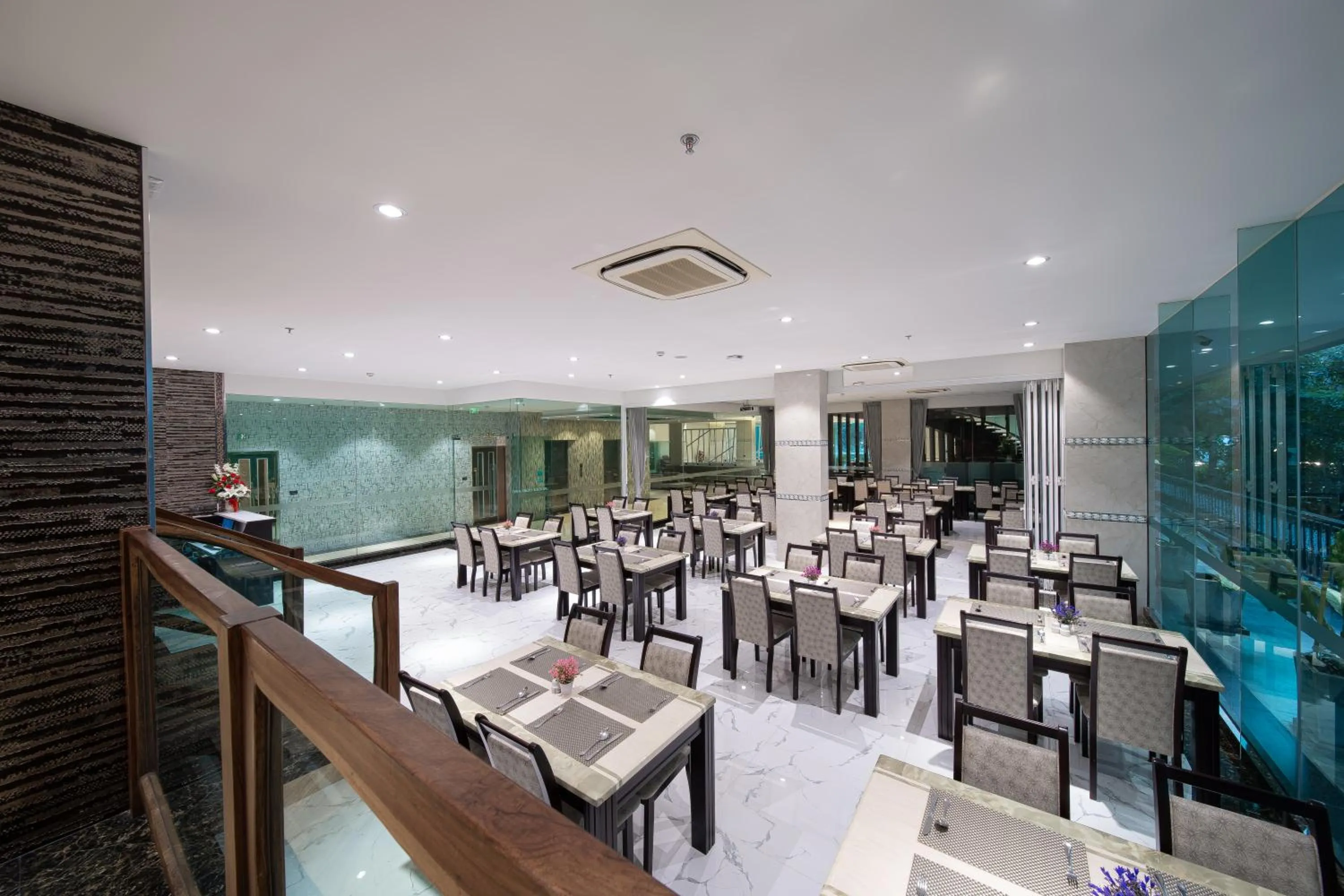 Restaurant/places to eat in Royal Prince Resort Pattaya