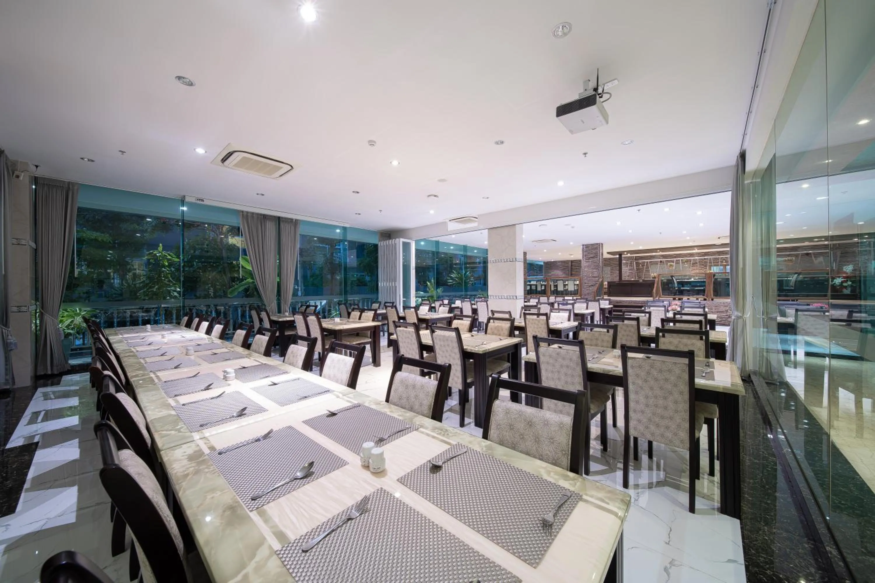 Restaurant/places to eat in Royal Prince Resort Pattaya