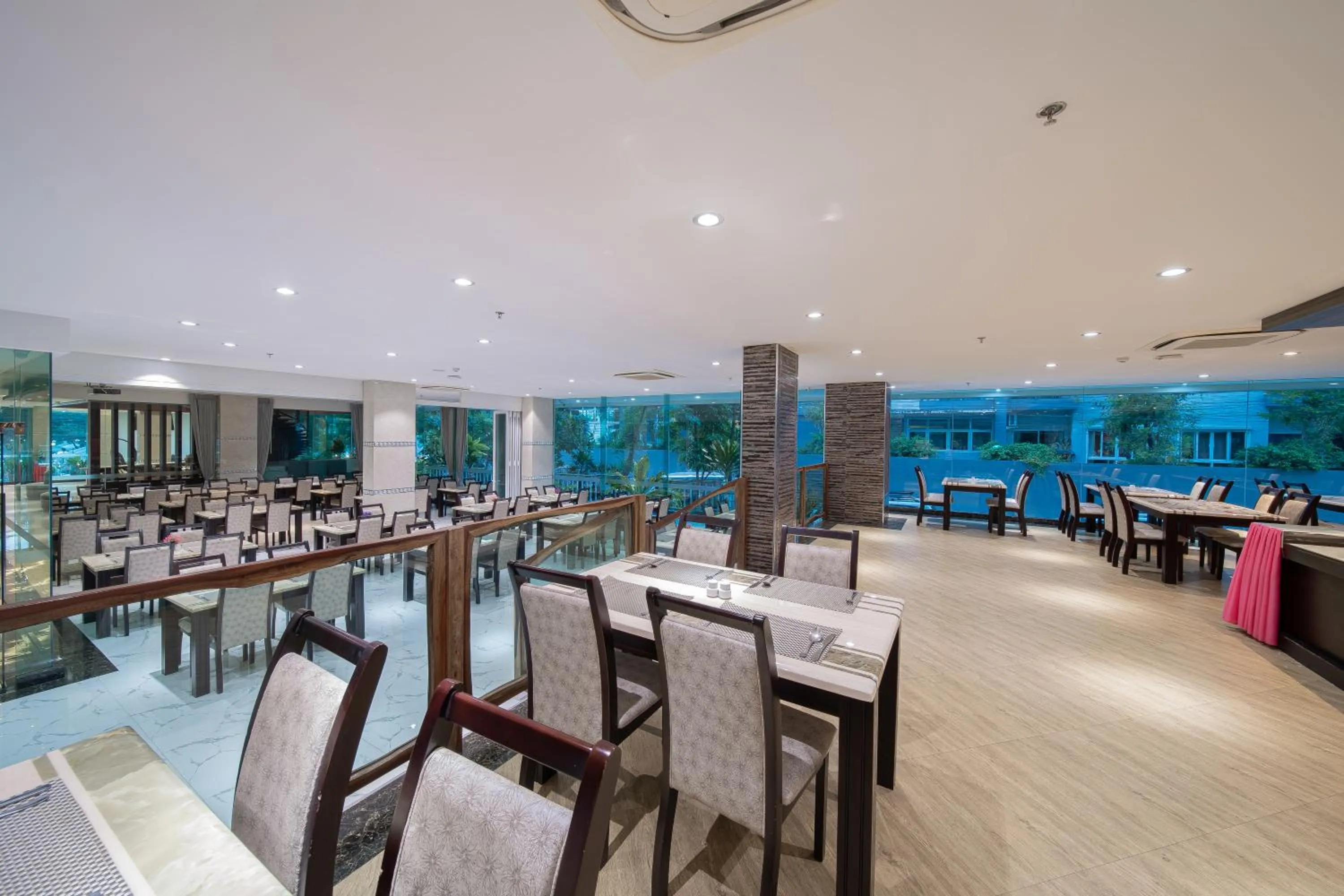 Restaurant/places to eat in Royal Prince Resort Pattaya