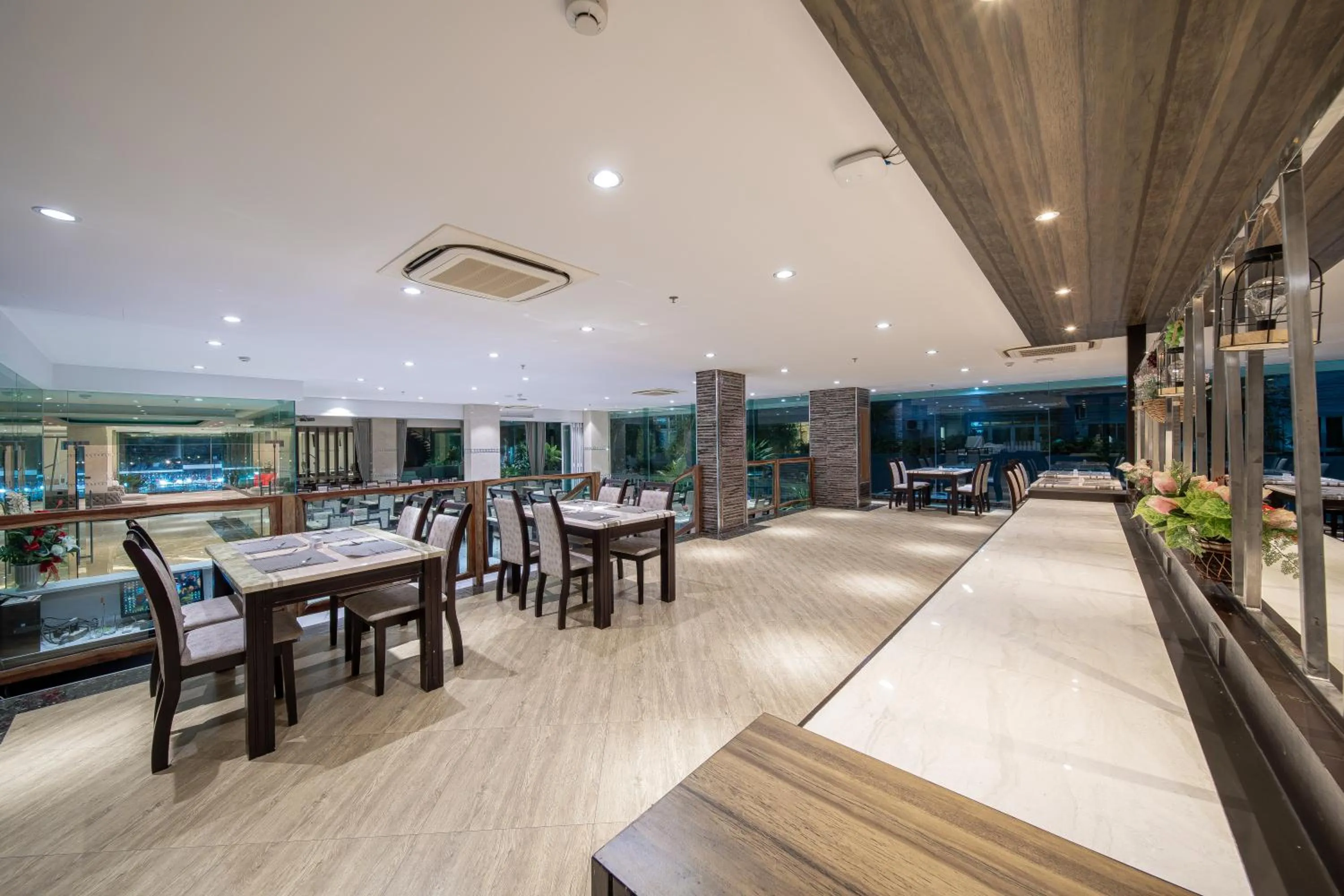 Restaurant/places to eat in Royal Prince Resort Pattaya