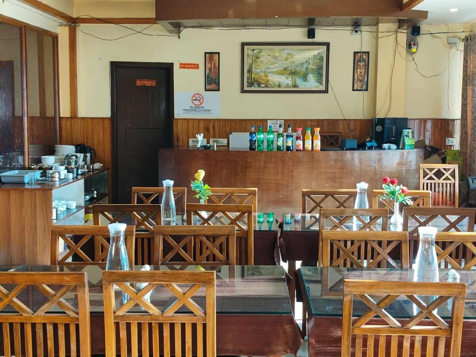 Restaurant/places to eat in Hotel Utpala