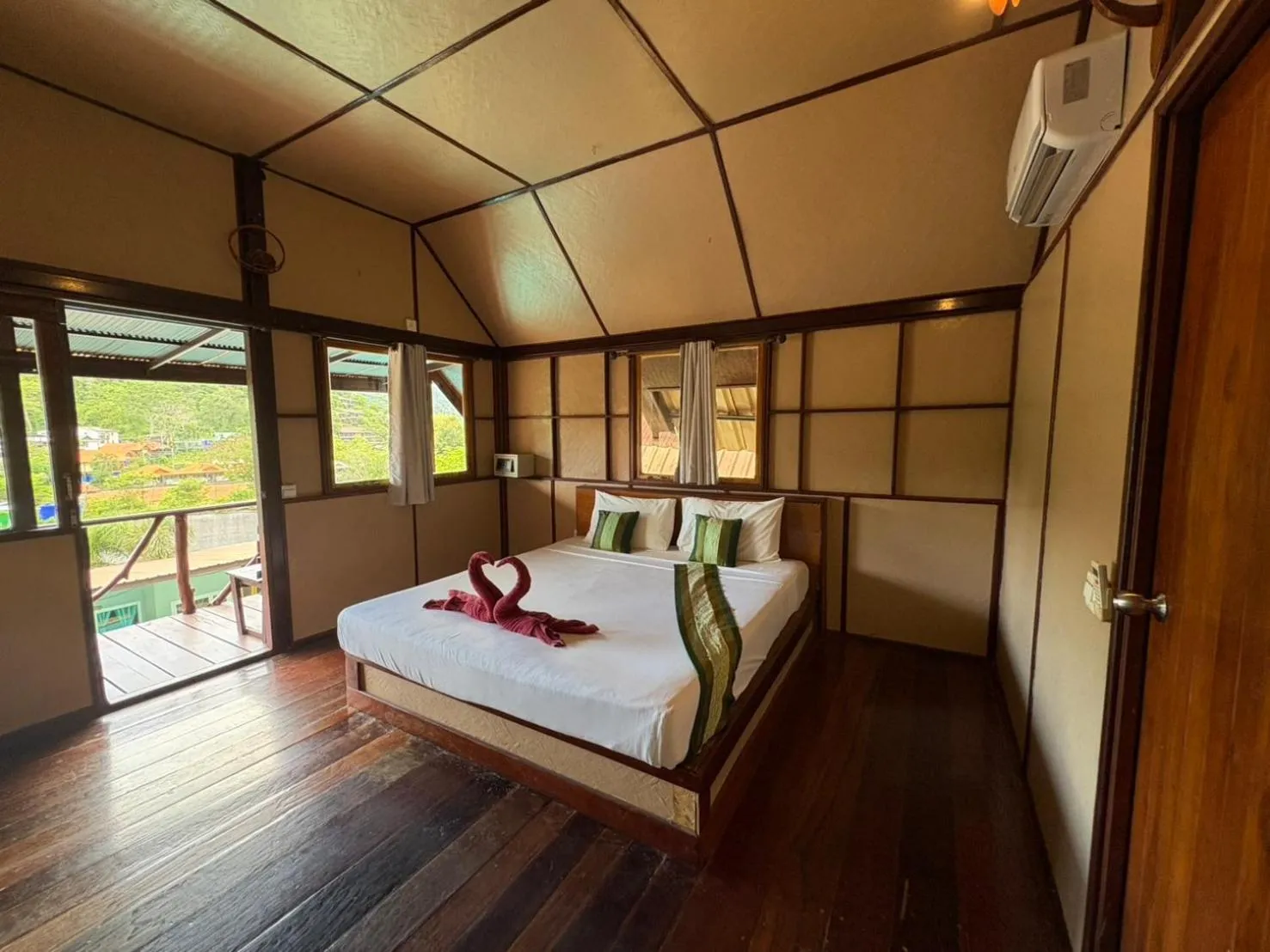 Bed in Phi Phi Ingphu Viewpoint Hotel