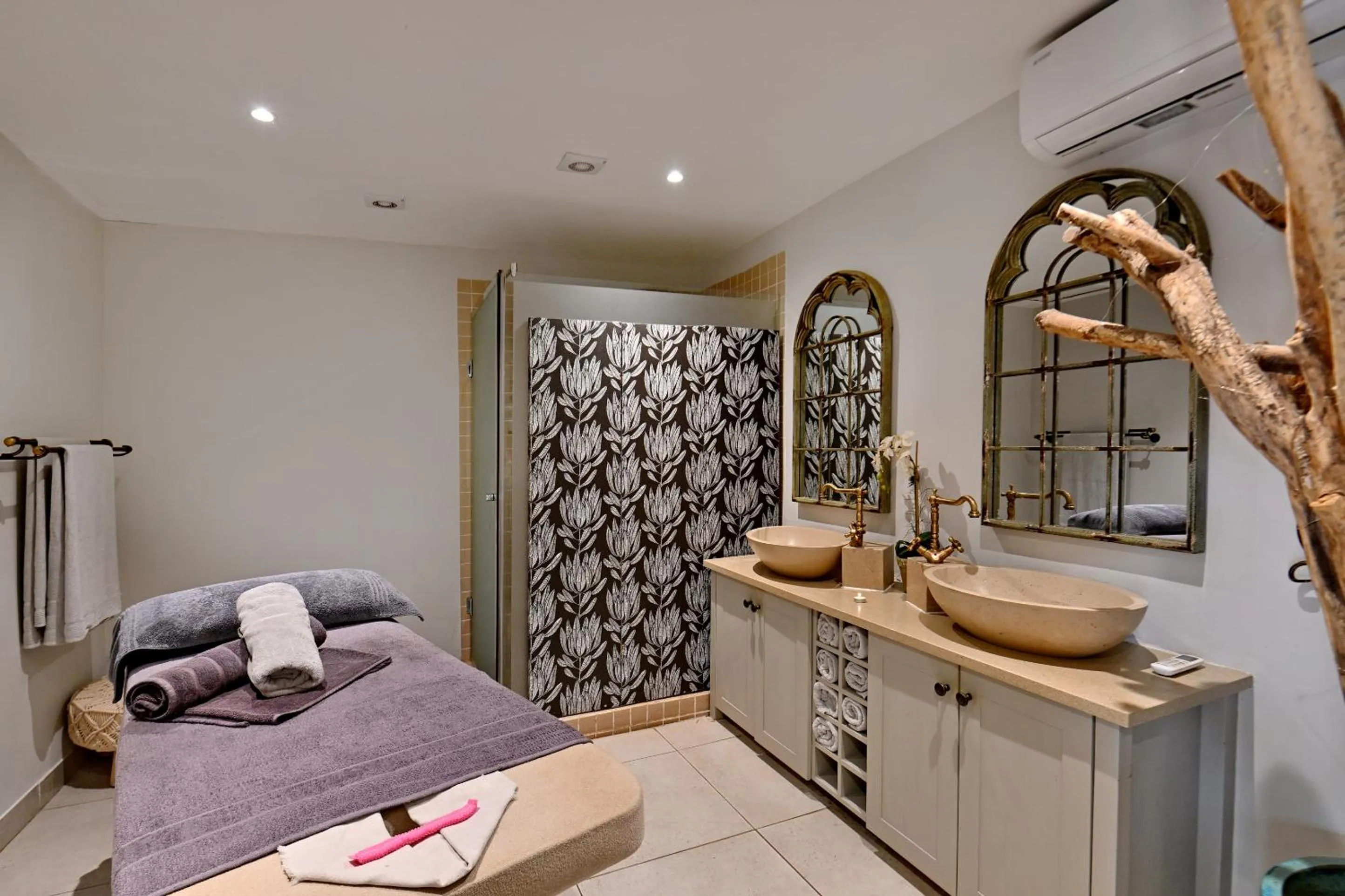 Massage, Bed in Black Eagle Hotel & Spa