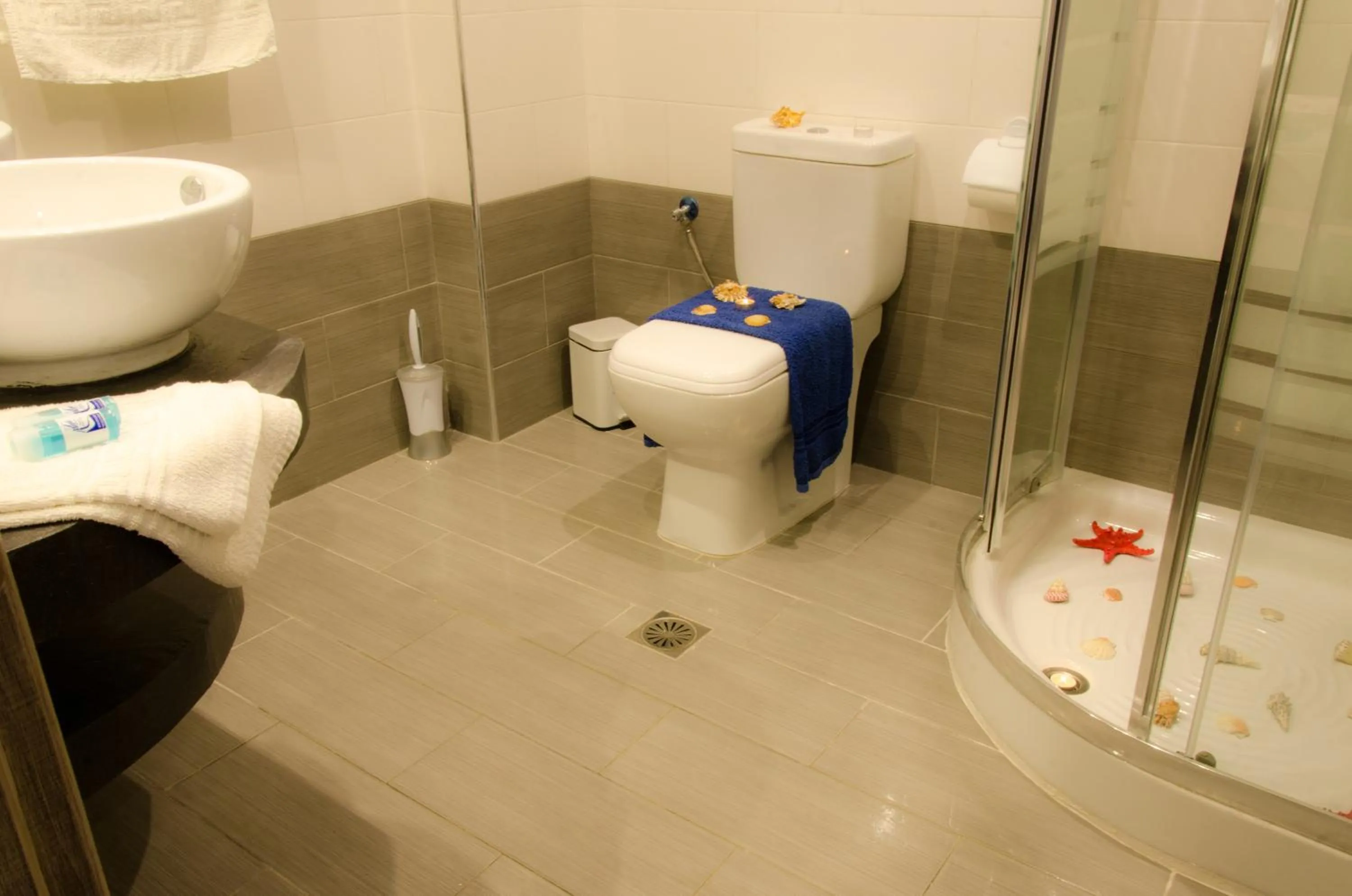 Shower in Polykratis Rooms