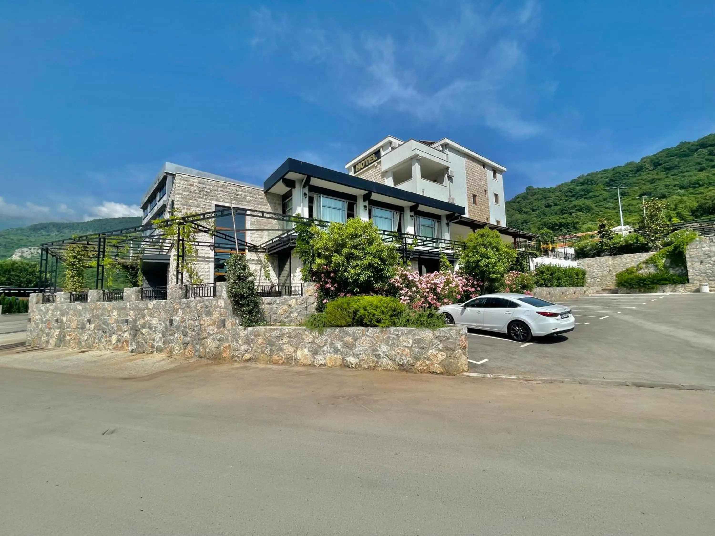 Street view in Hotel Opera Jaz