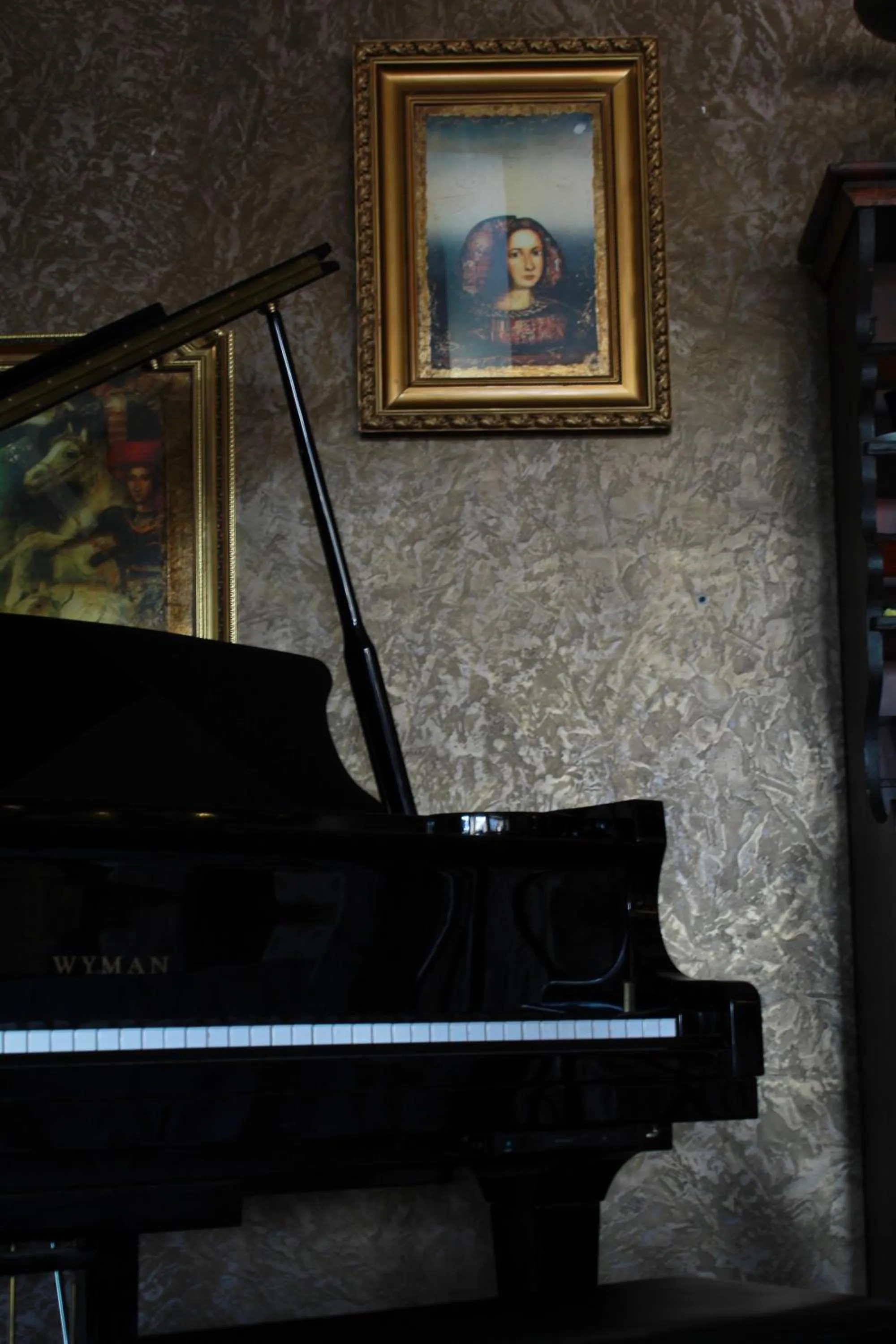 Restaurant/places to eat in Hotel Opera Jaz