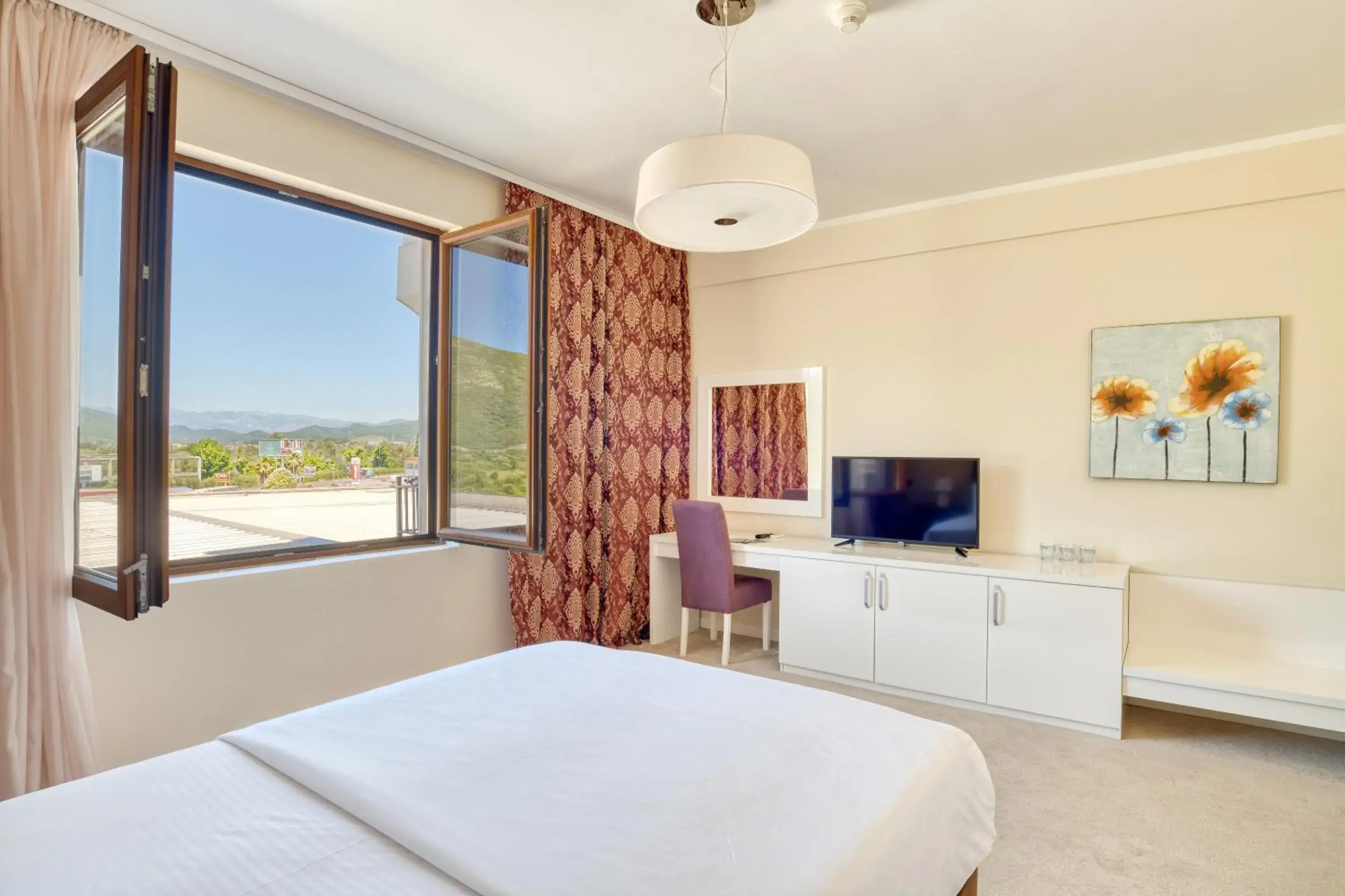 Standard Triple Room in Hotel Opera Jaz Standard Triple Room in Hotel Opera Jaz