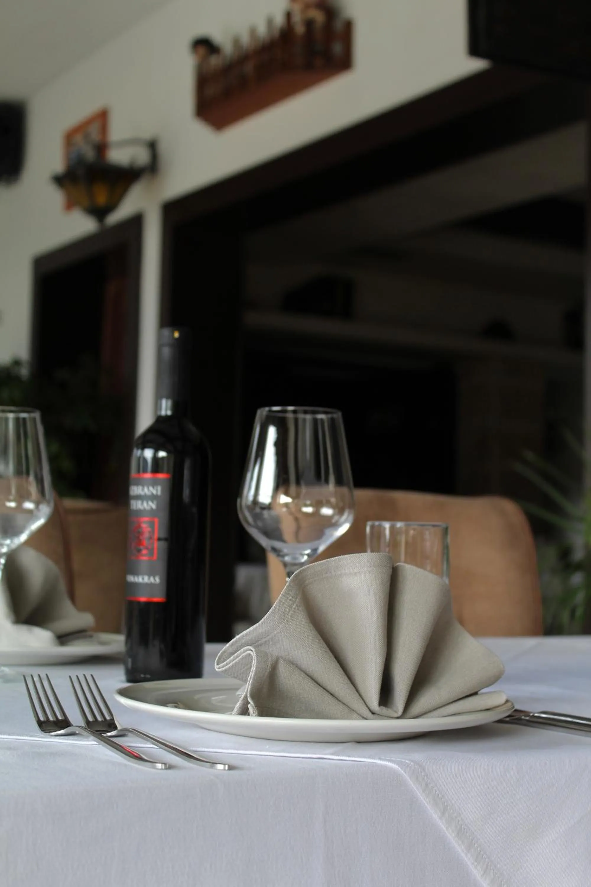 Restaurant/places to eat in Hotel Opera Jaz