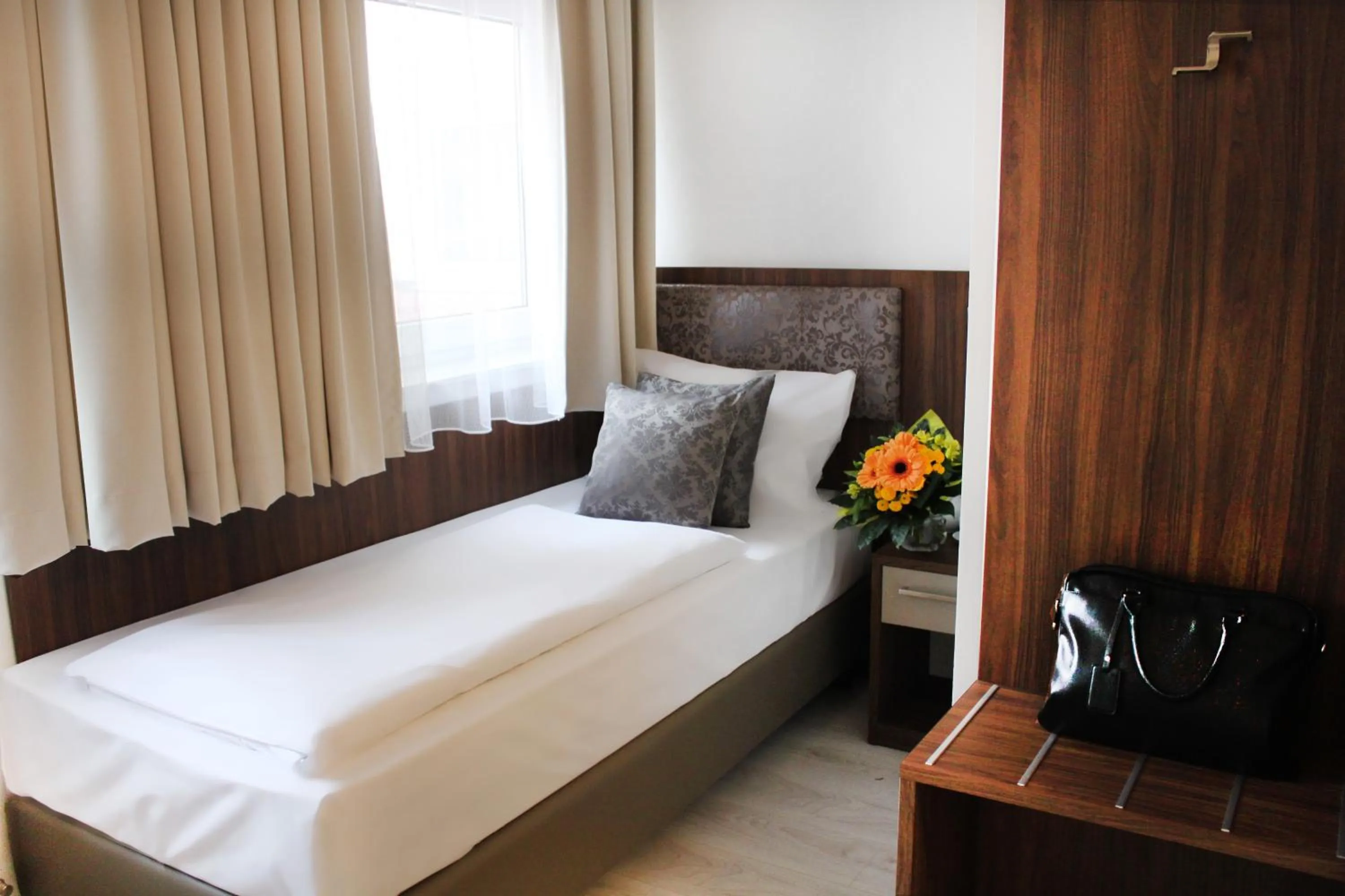 Bed in Anor Hotel & Conference Center Frankfurt Airport