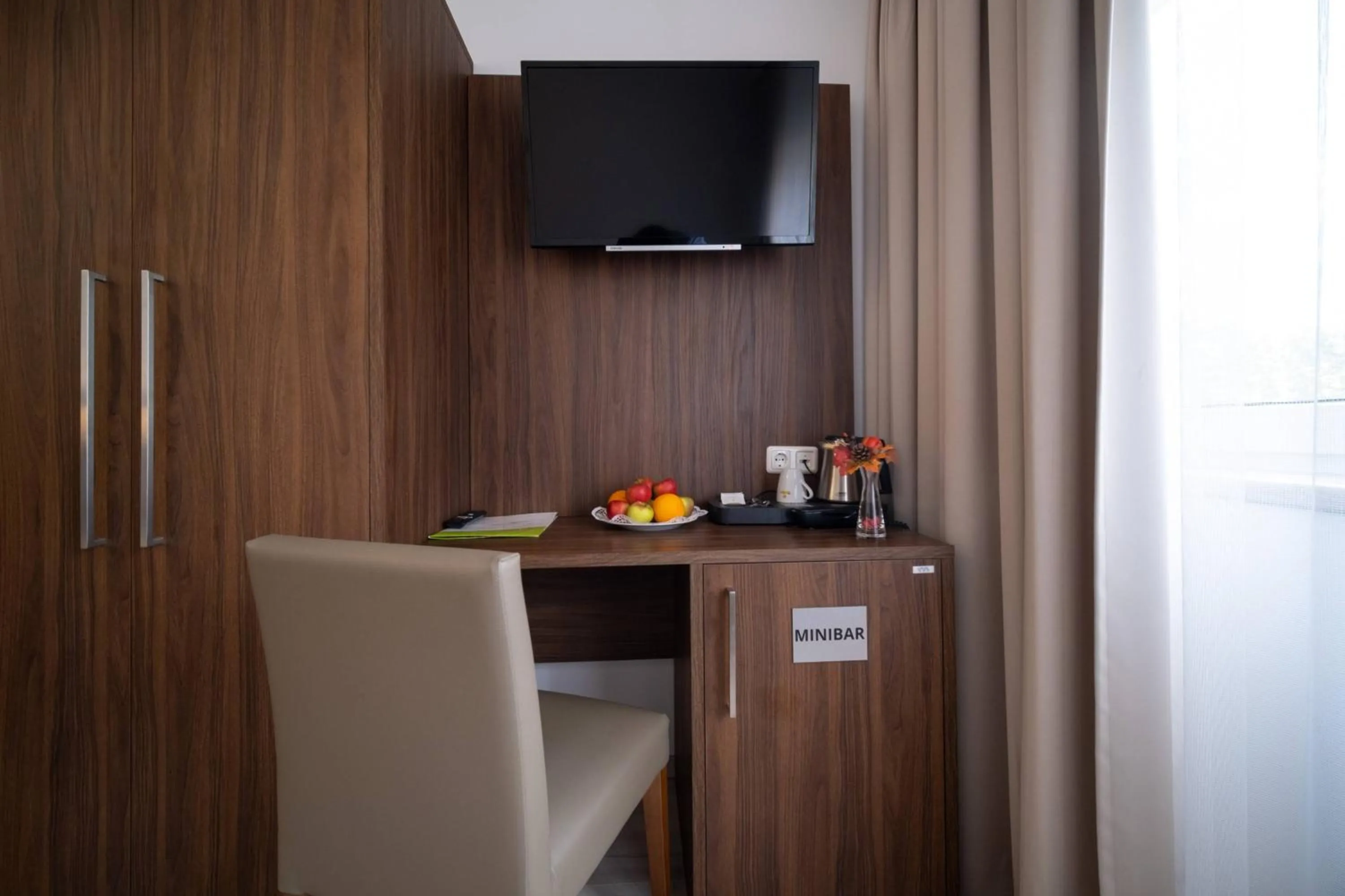 TV and multimedia in Anor Hotel & Conference Center Frankfurt Airport