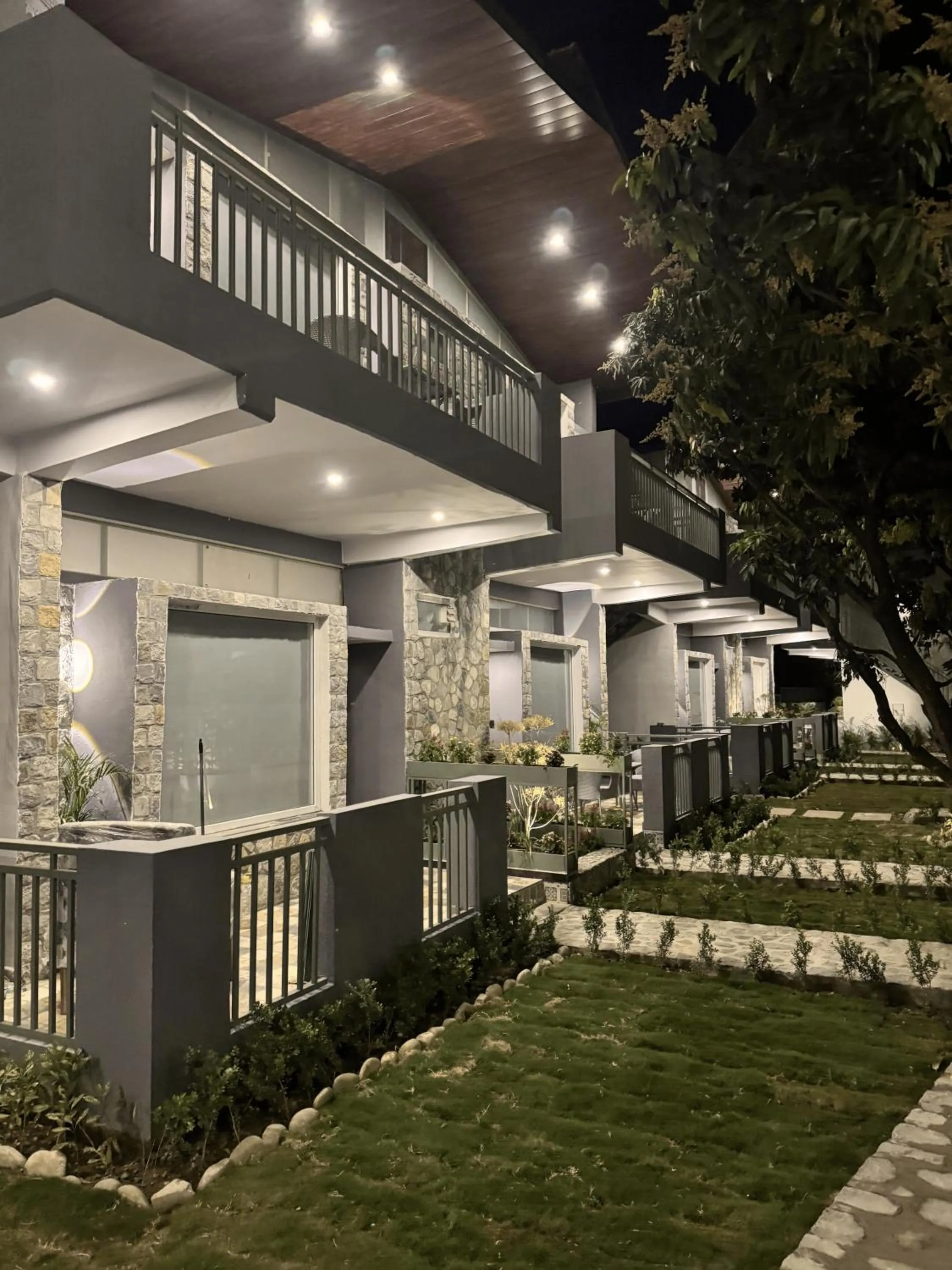 Ravihans Aranyam - Resort & Restaurant