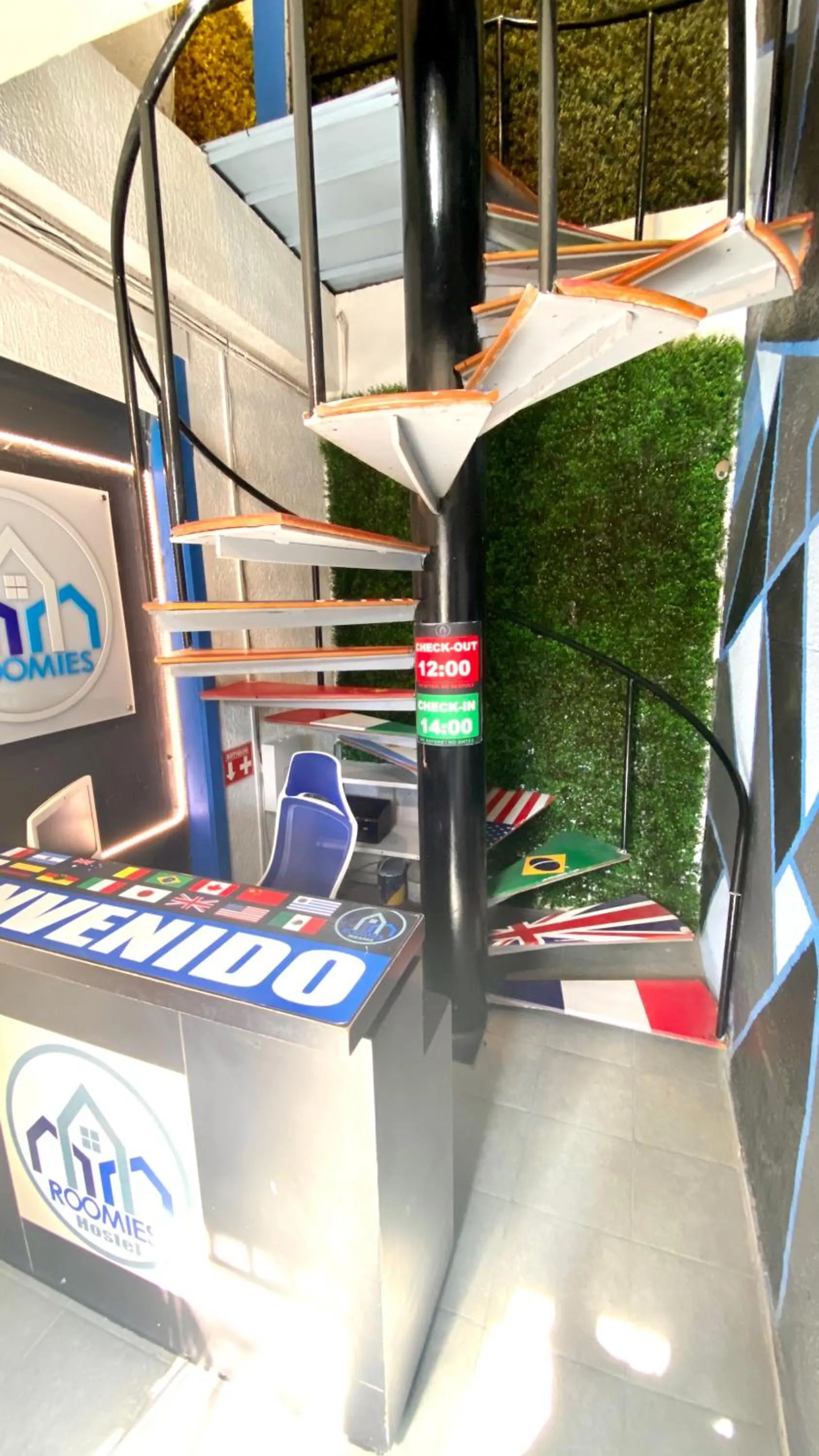 Lobby or reception in ROOMIES HOSTEL Roma