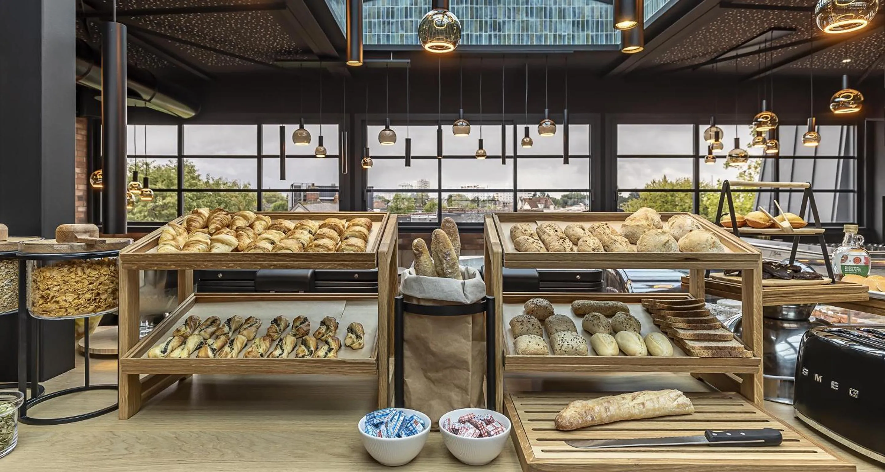 Food and drinks in Best Western Plus Hotel Saint-Roch Orleans