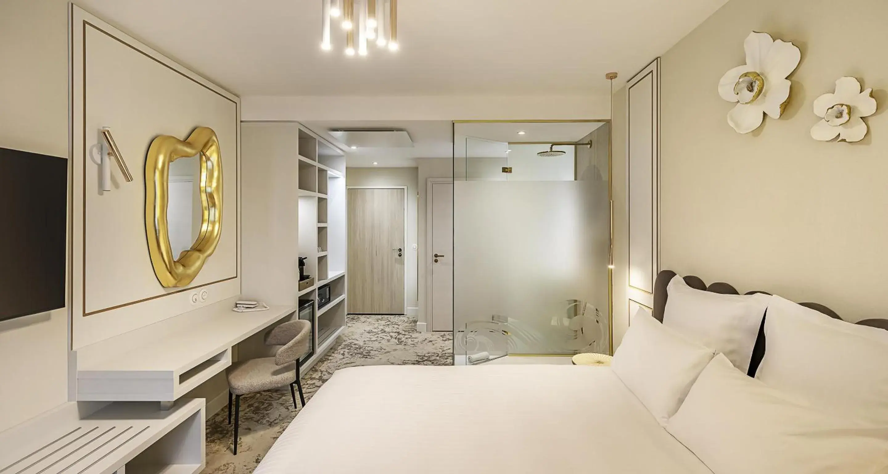 Comfort Queen Room with Shower - Non-Smoking in Best Western Plus Hotel Saint-Roch Orleans Comfort Queen Room with Shower - Non-Smoking in Best Western Plus Hotel Saint-Roch Orleans