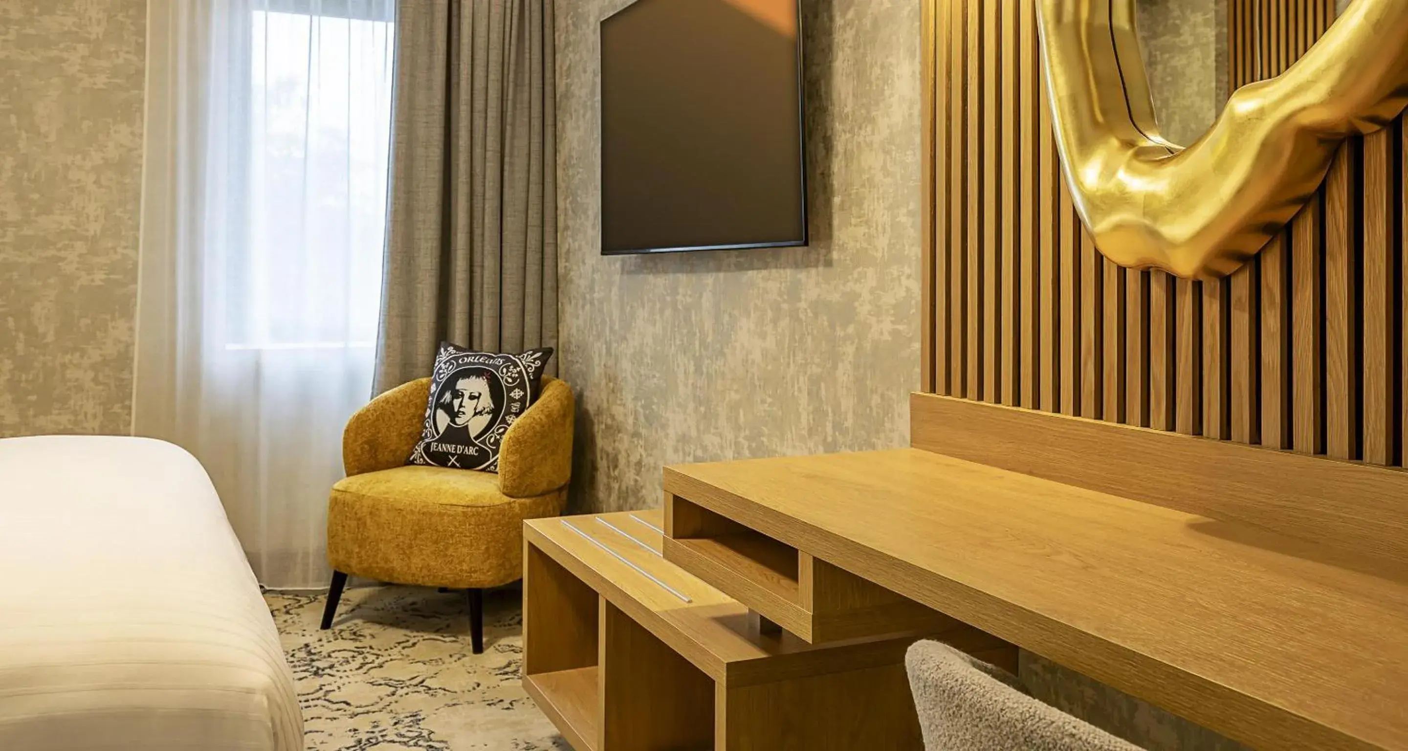 Junior King Suite with Sofa Bed and Shower - Non-Smoking in Best Western Plus Hotel Saint-Roch Orleans Junior King Suite with Sofa Bed and Shower - Non-Smoking in Best Western Plus Hotel Saint-Roch Orleans