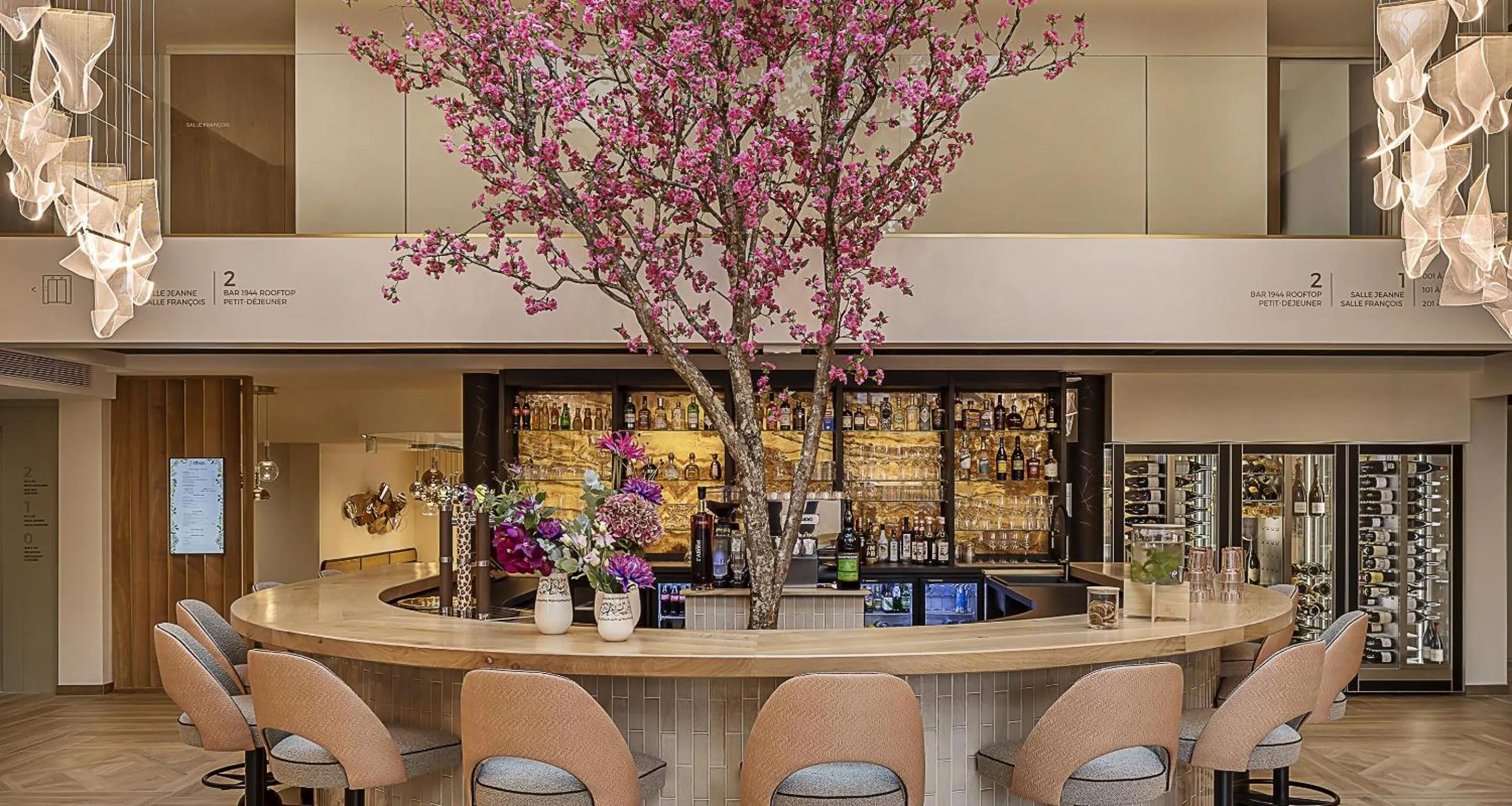 People in Best Western Plus Hotel Saint-Roch Orleans