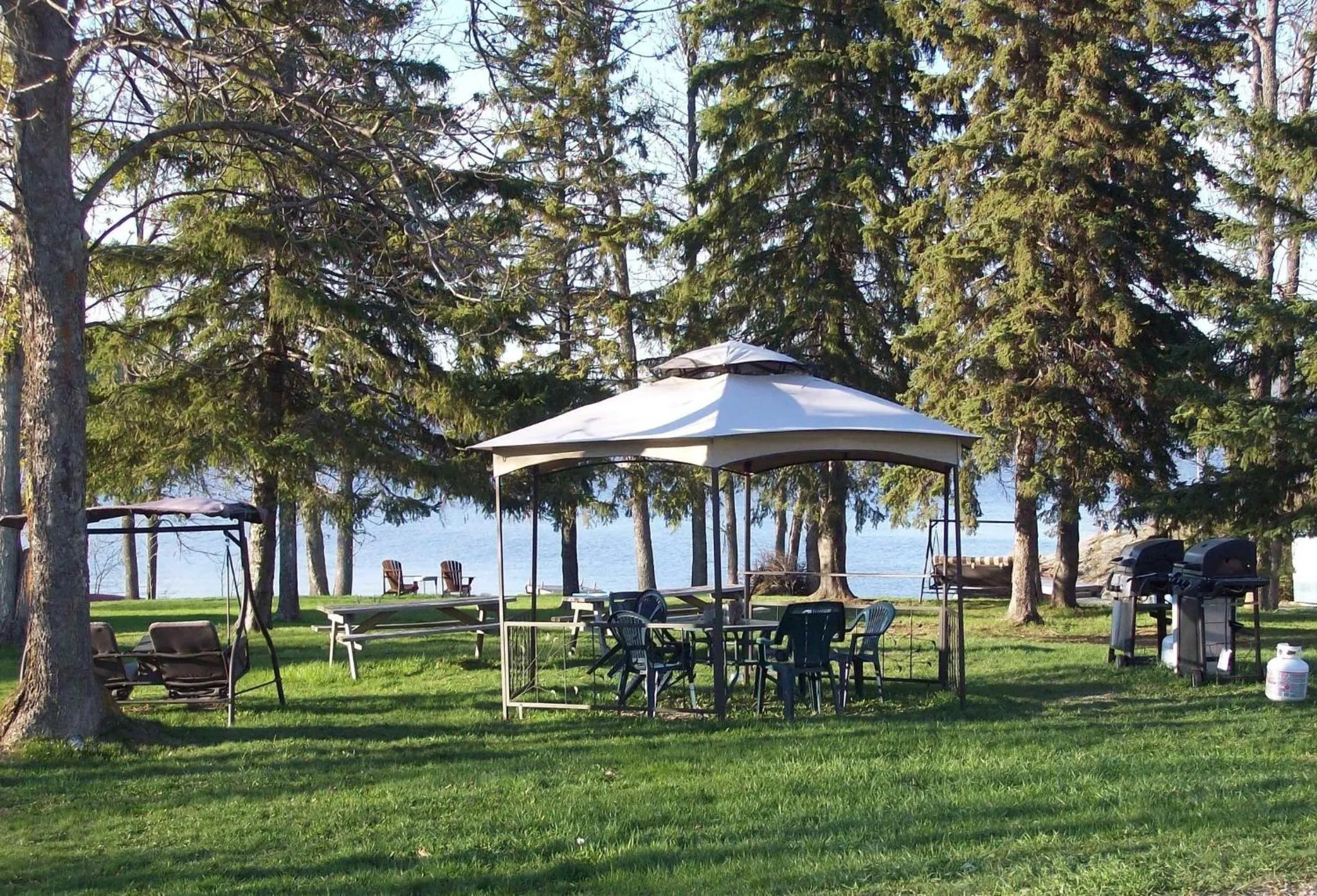Patio in Edgewater Motel and Campground