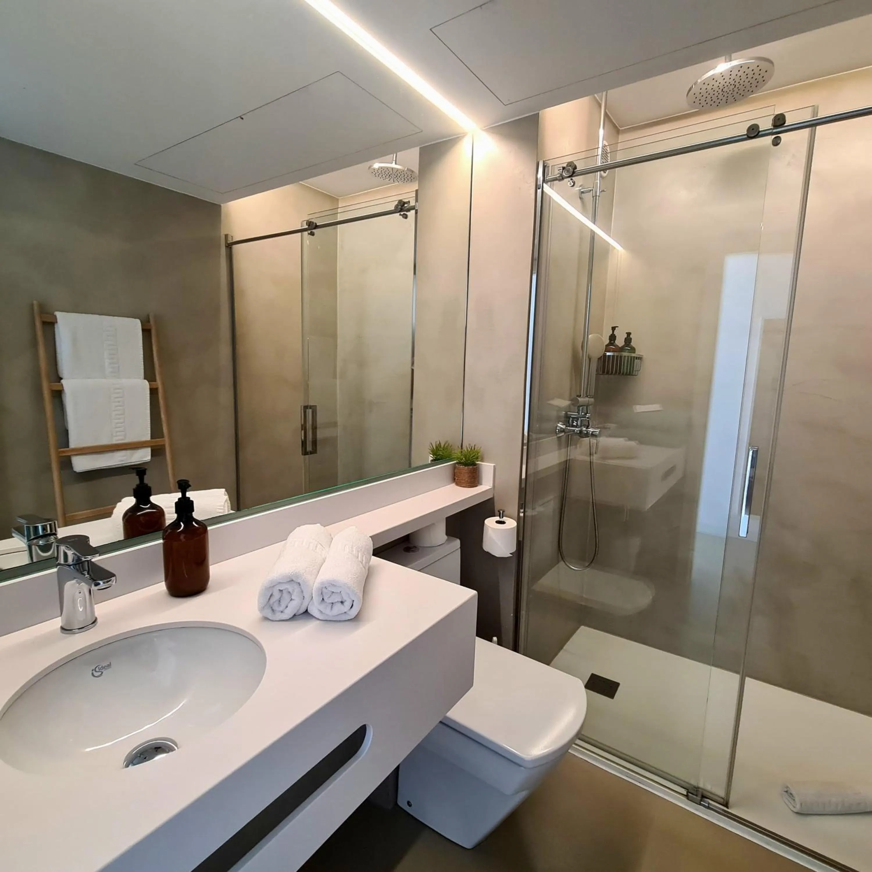 Bathroom in Apartamentos Llobet Ibiza