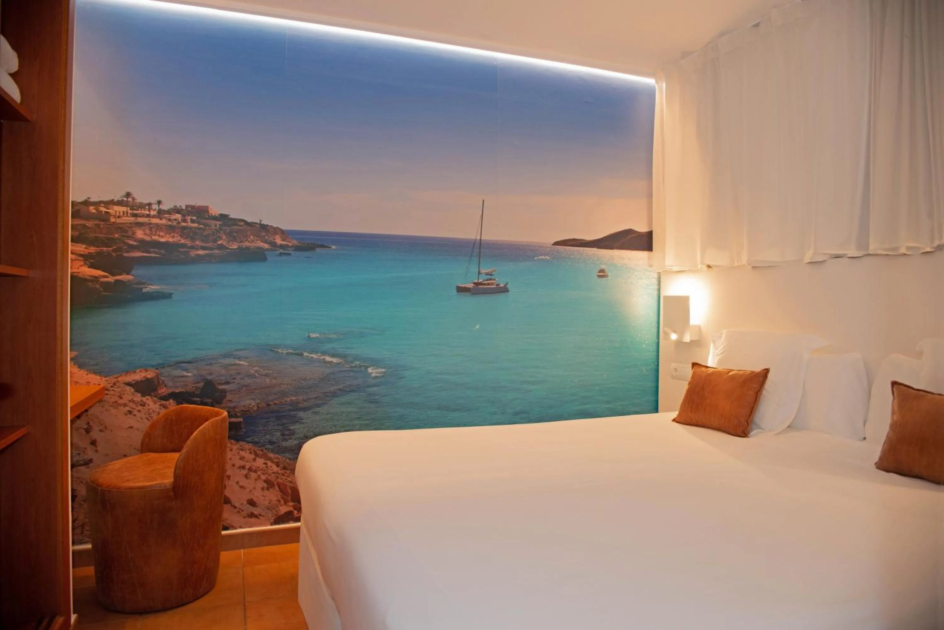 Bedroom, Bed in Apartamentos Llobet Ibiza